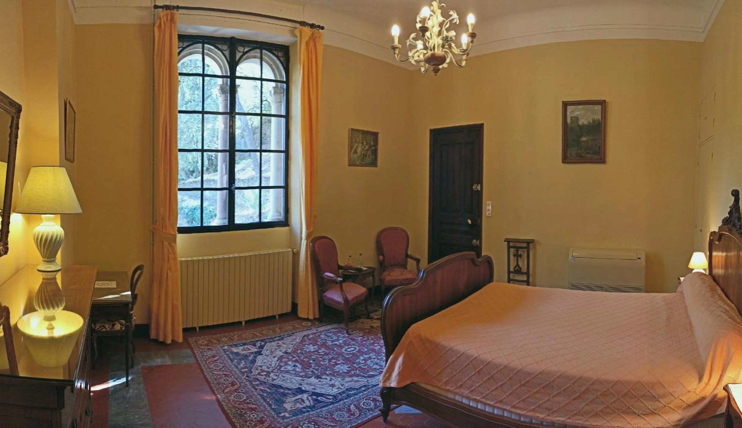 Bed in CHÂTEAU CAGNINACCI B&B