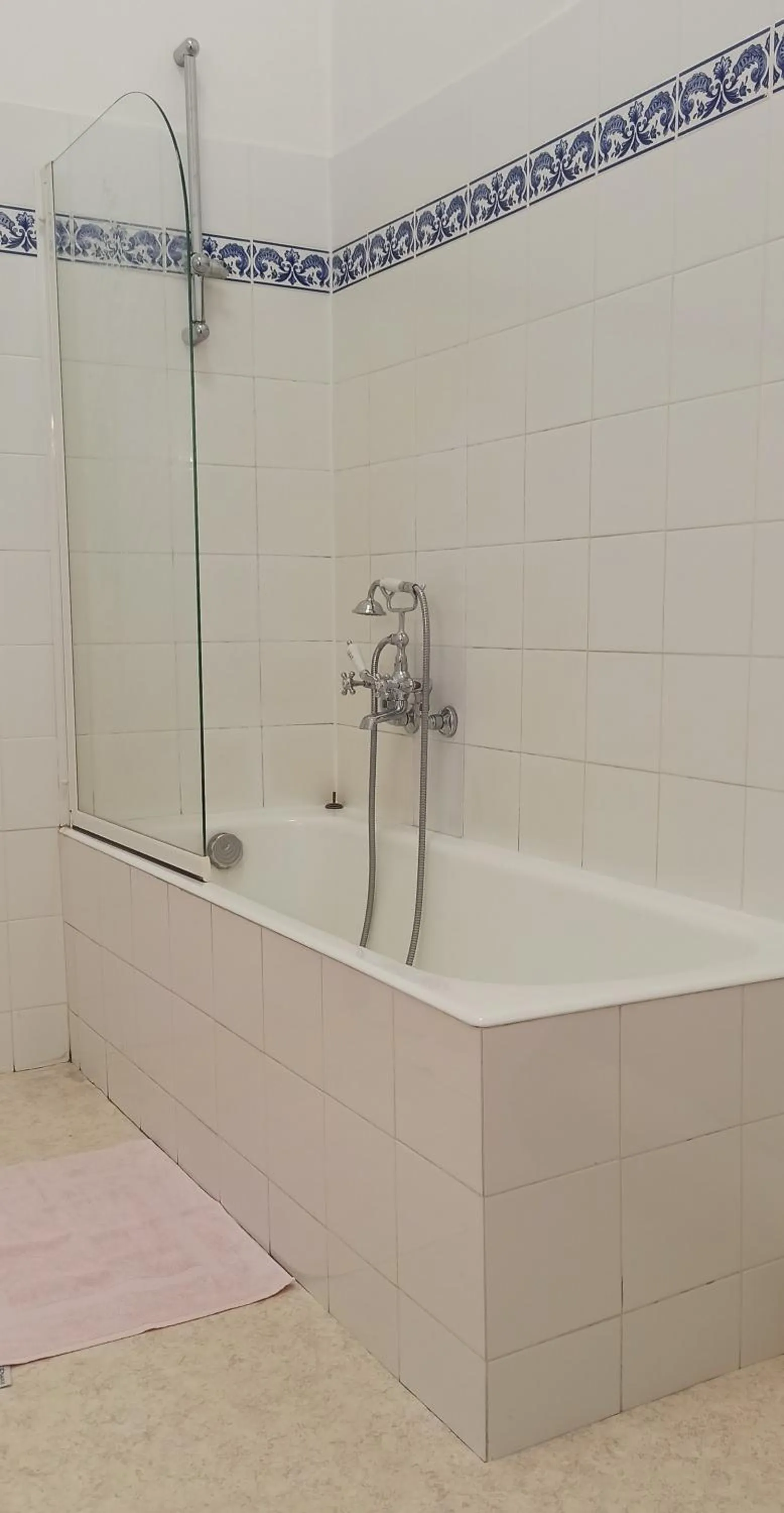 Bathroom in CHÂTEAU CAGNINACCI B&B