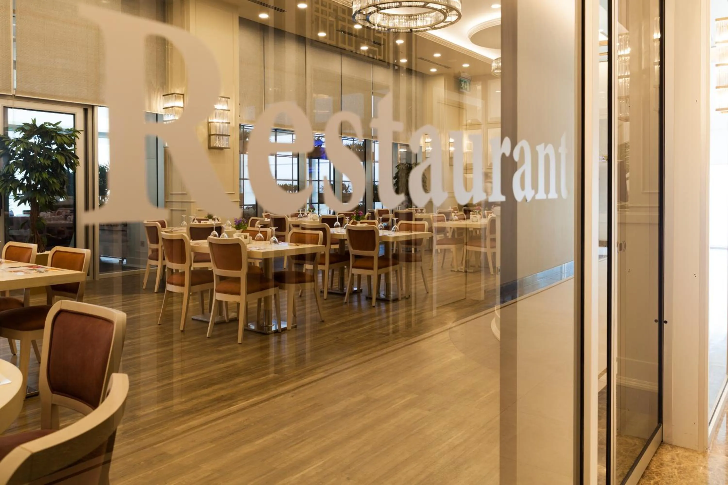 Restaurant/places to eat in Hm Commerce Hotel