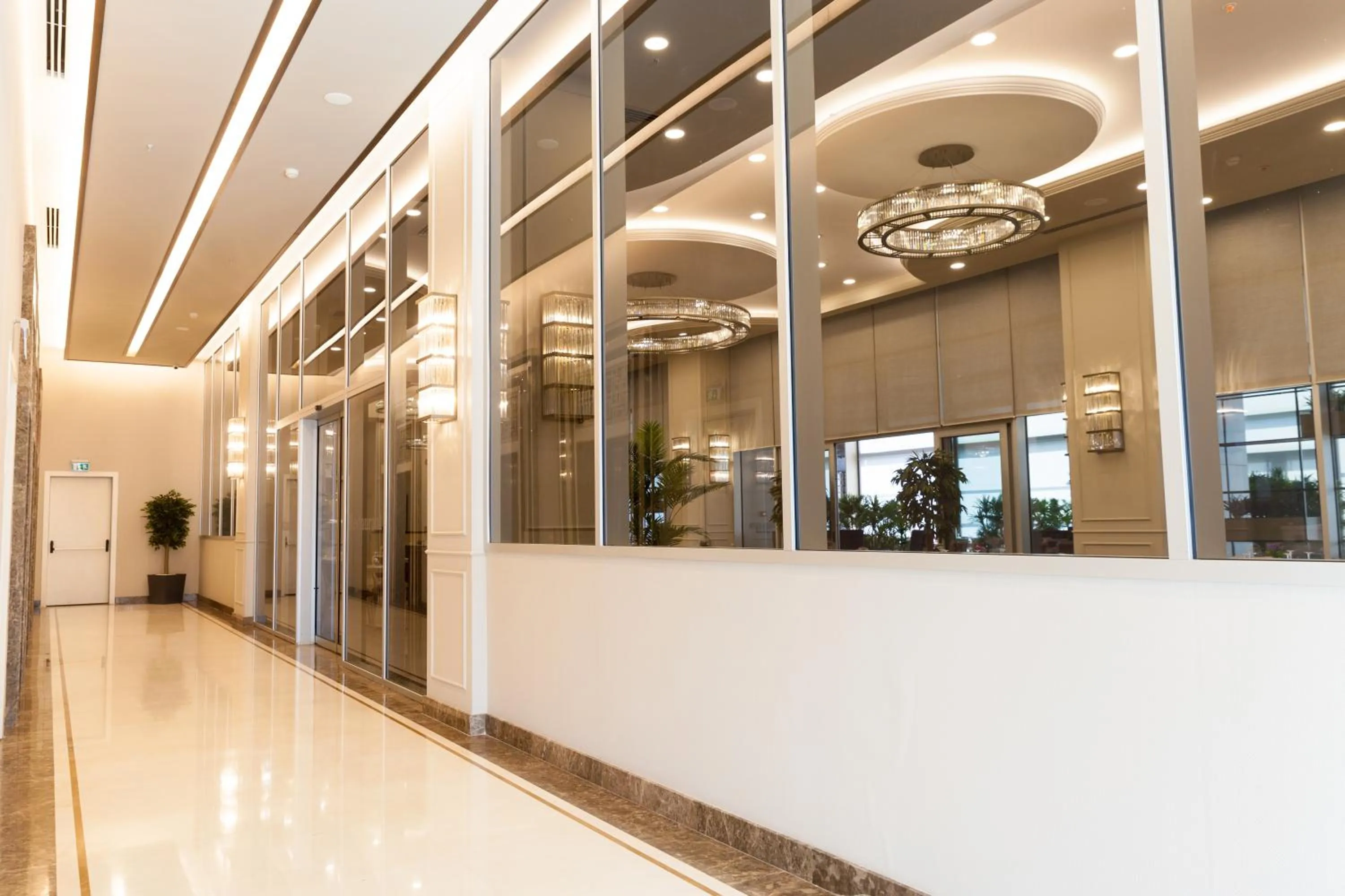 Restaurant/places to eat in Hm Commerce Hotel