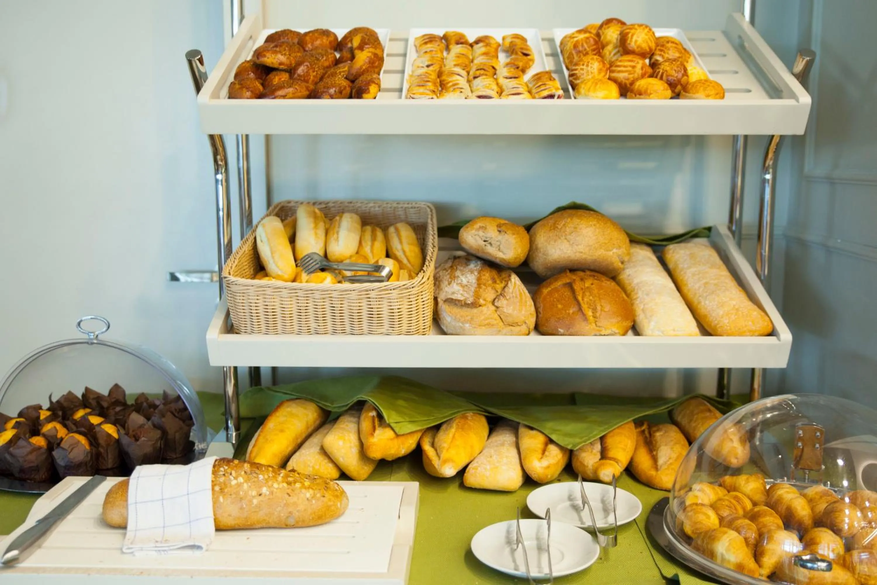 Buffet breakfast in Hm Commerce Hotel