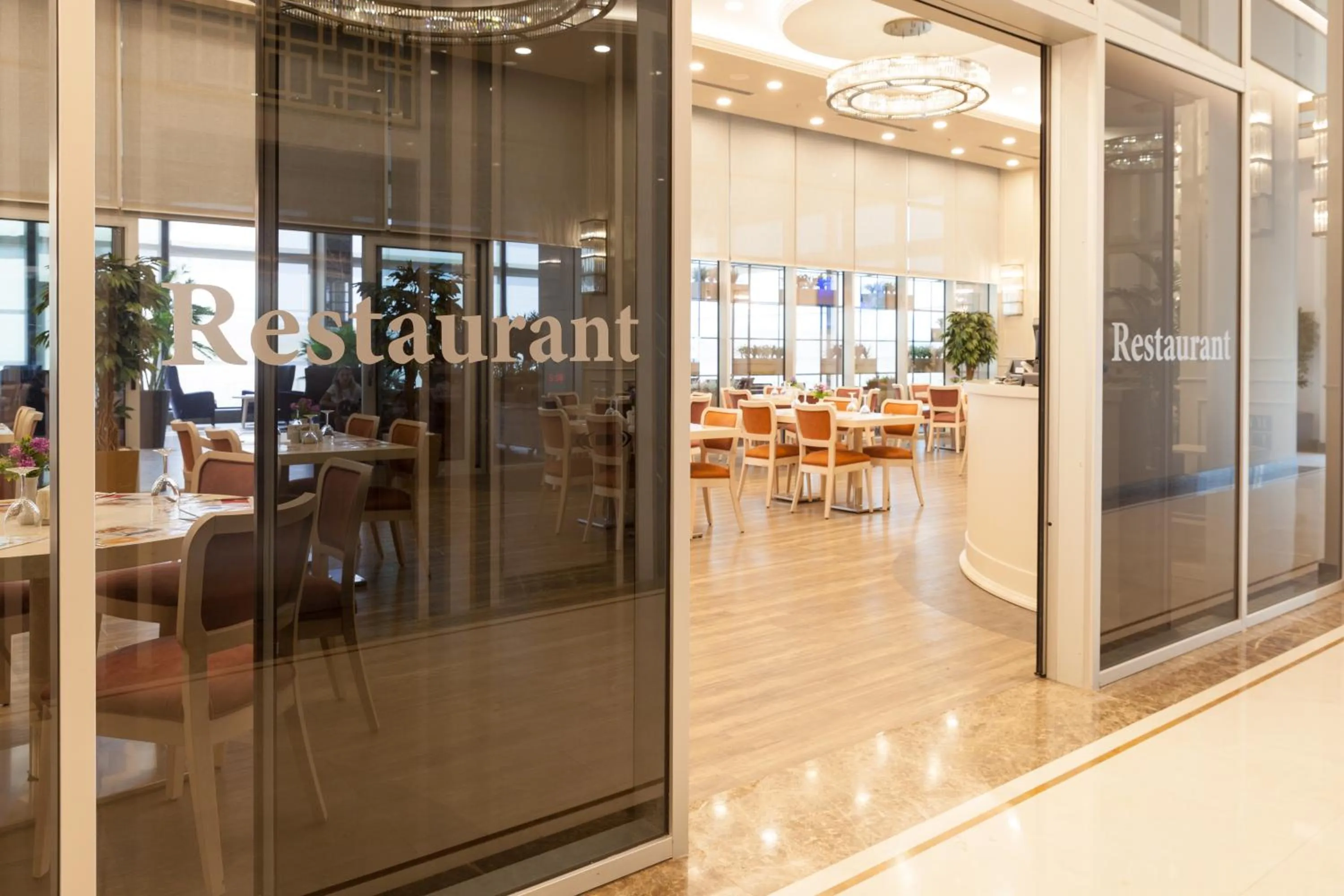 Restaurant/places to eat in Hm Commerce Hotel