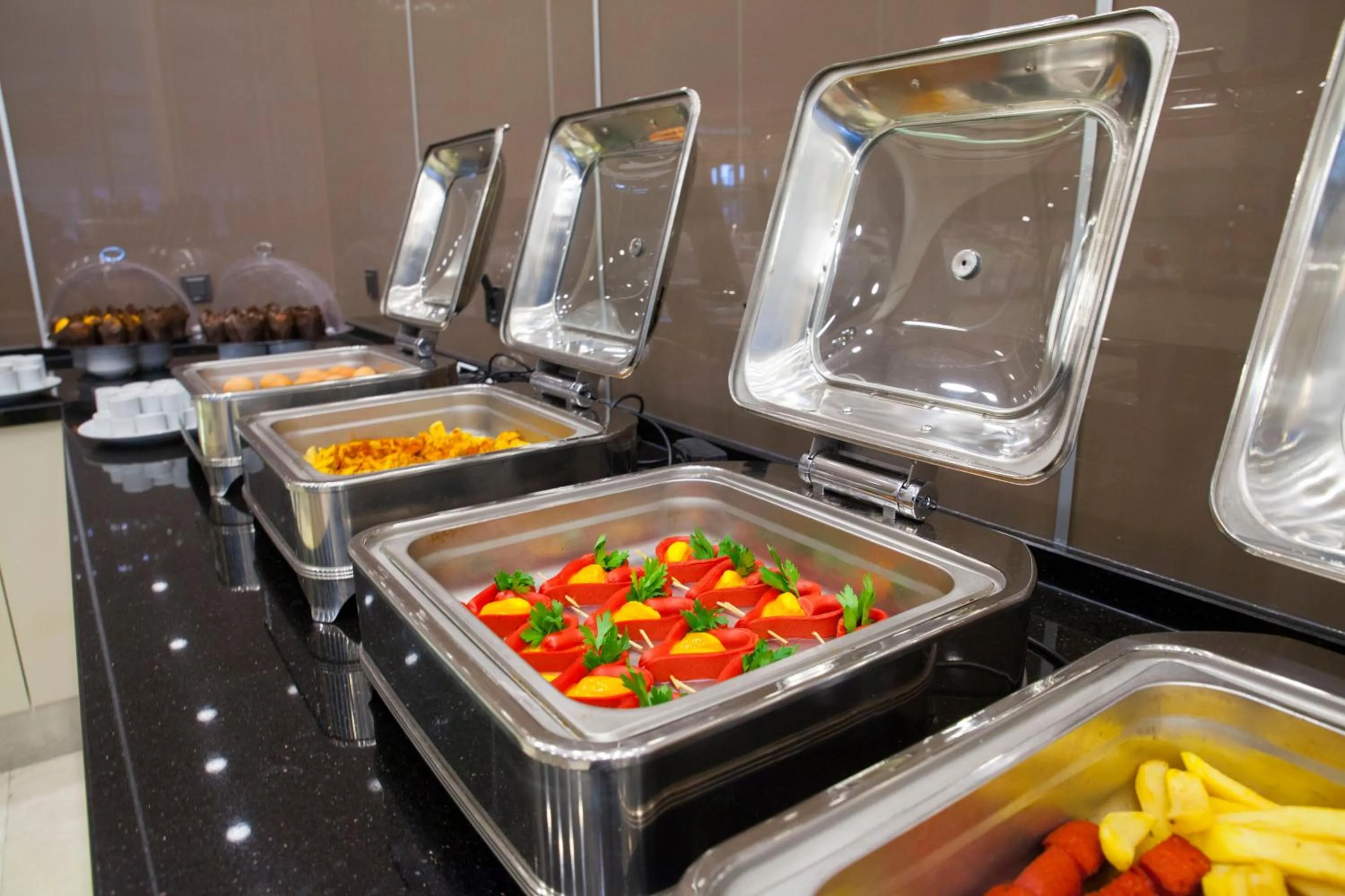 Food and drinks in Hm Commerce Hotel