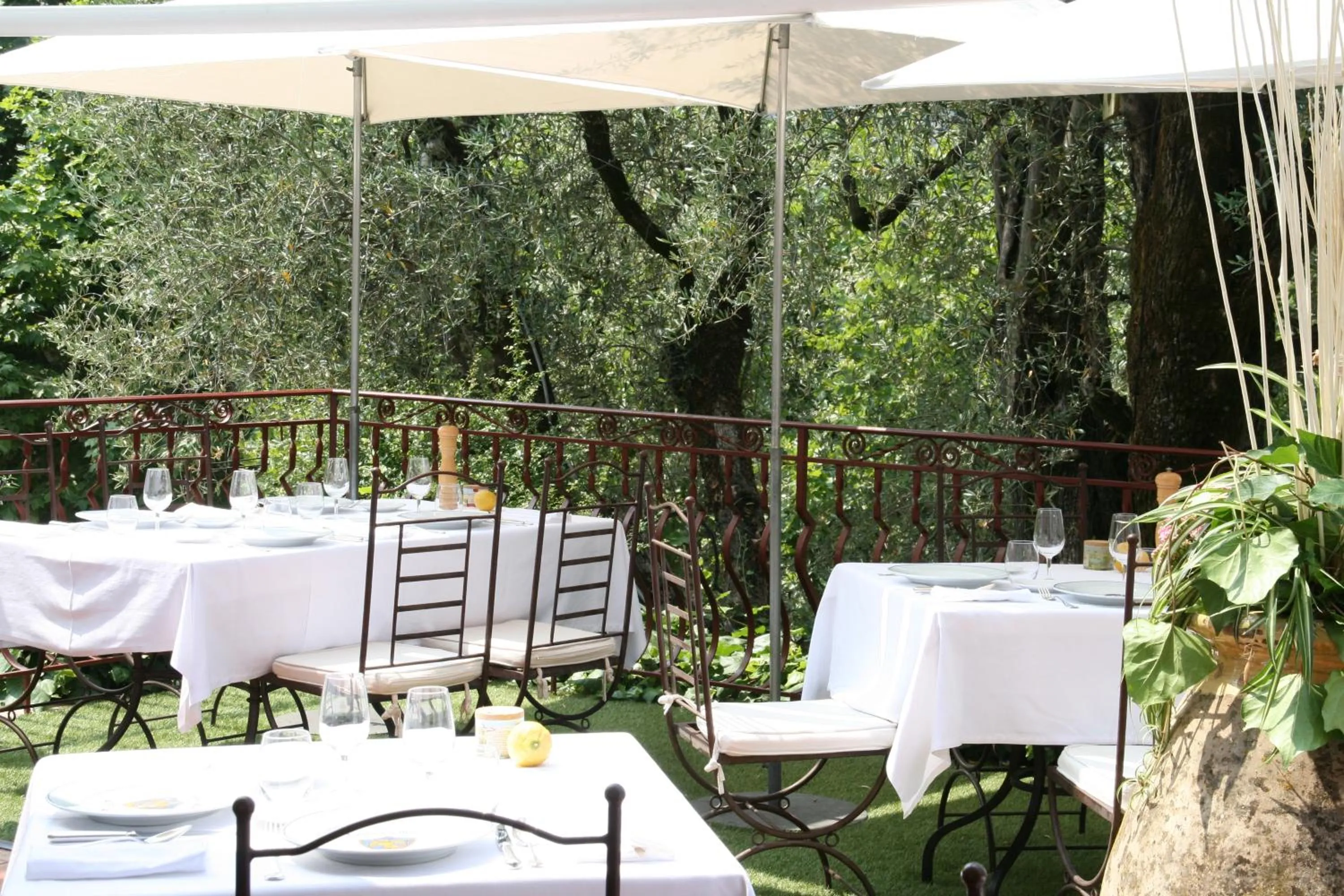 Restaurant/places to eat in Auberge De La Madone