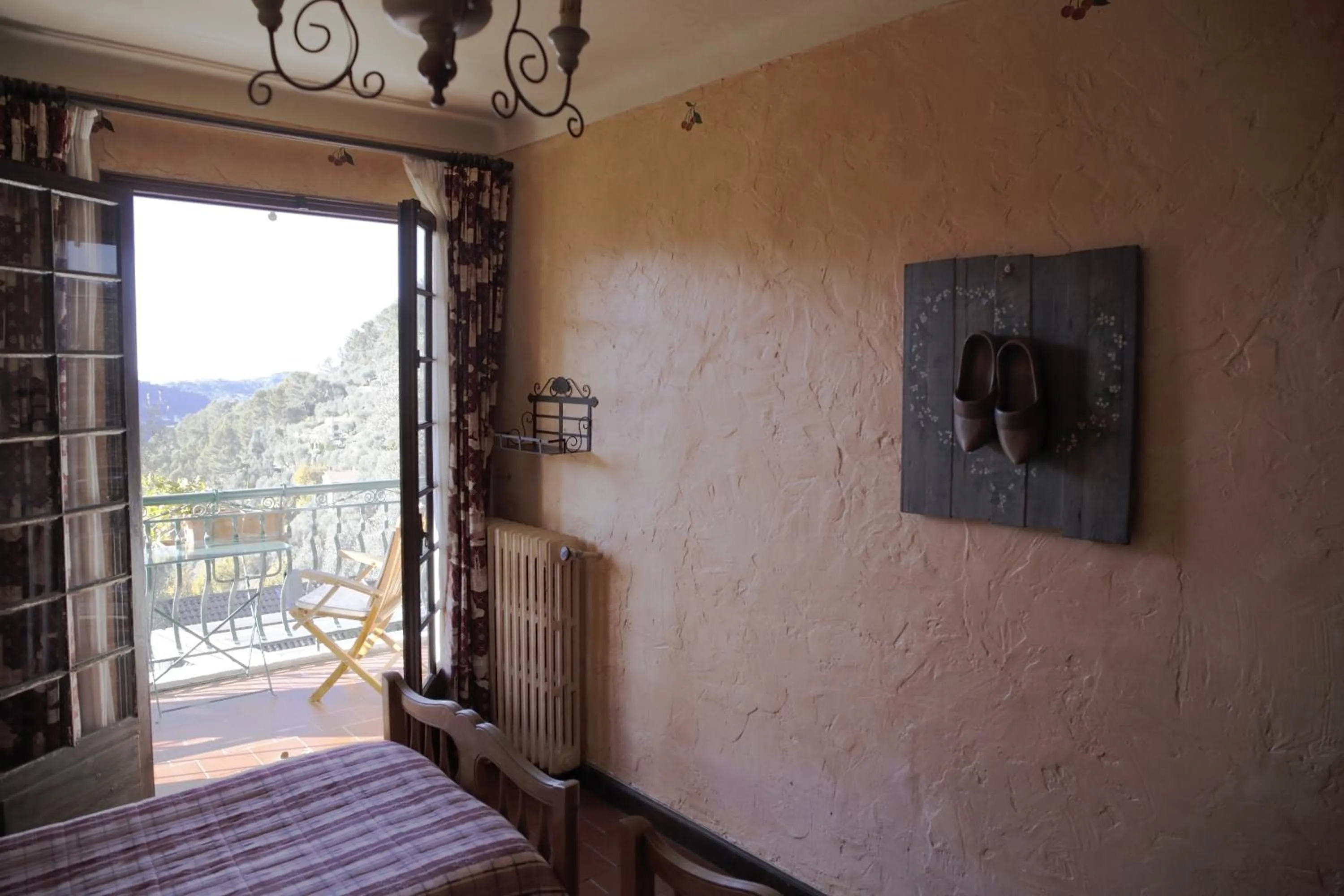 Decorative detail in Auberge De La Madone