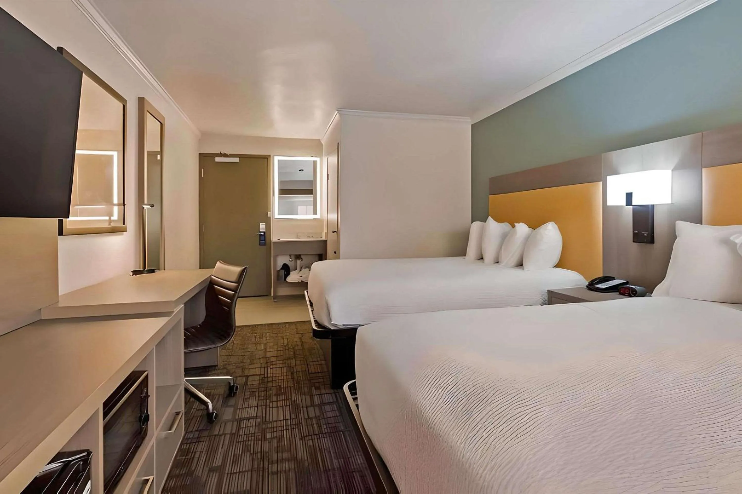 Bedroom, Bed in Comfort Inn Hayward - Union City