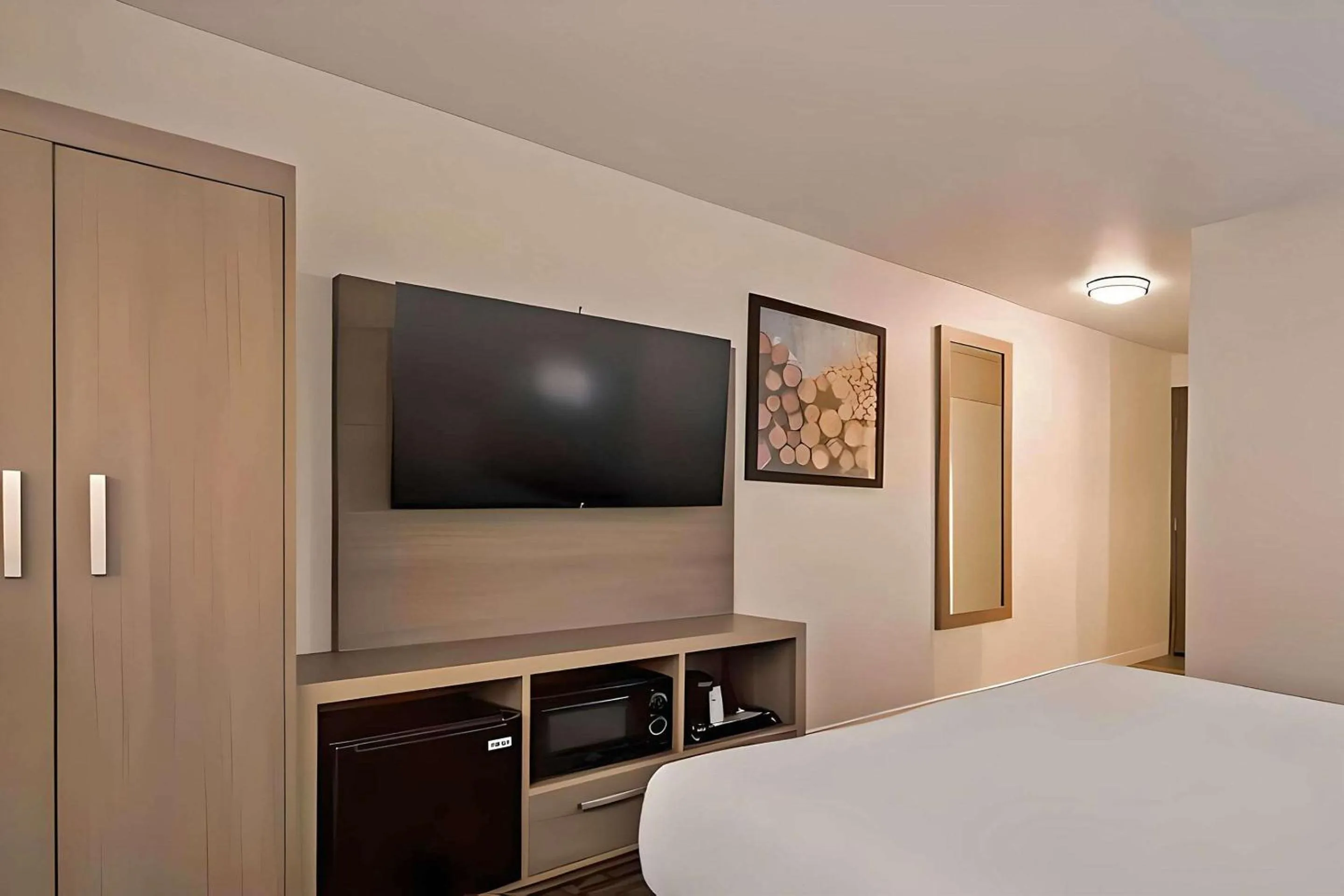 Bedroom, Bed in Comfort Inn Hayward - Union City