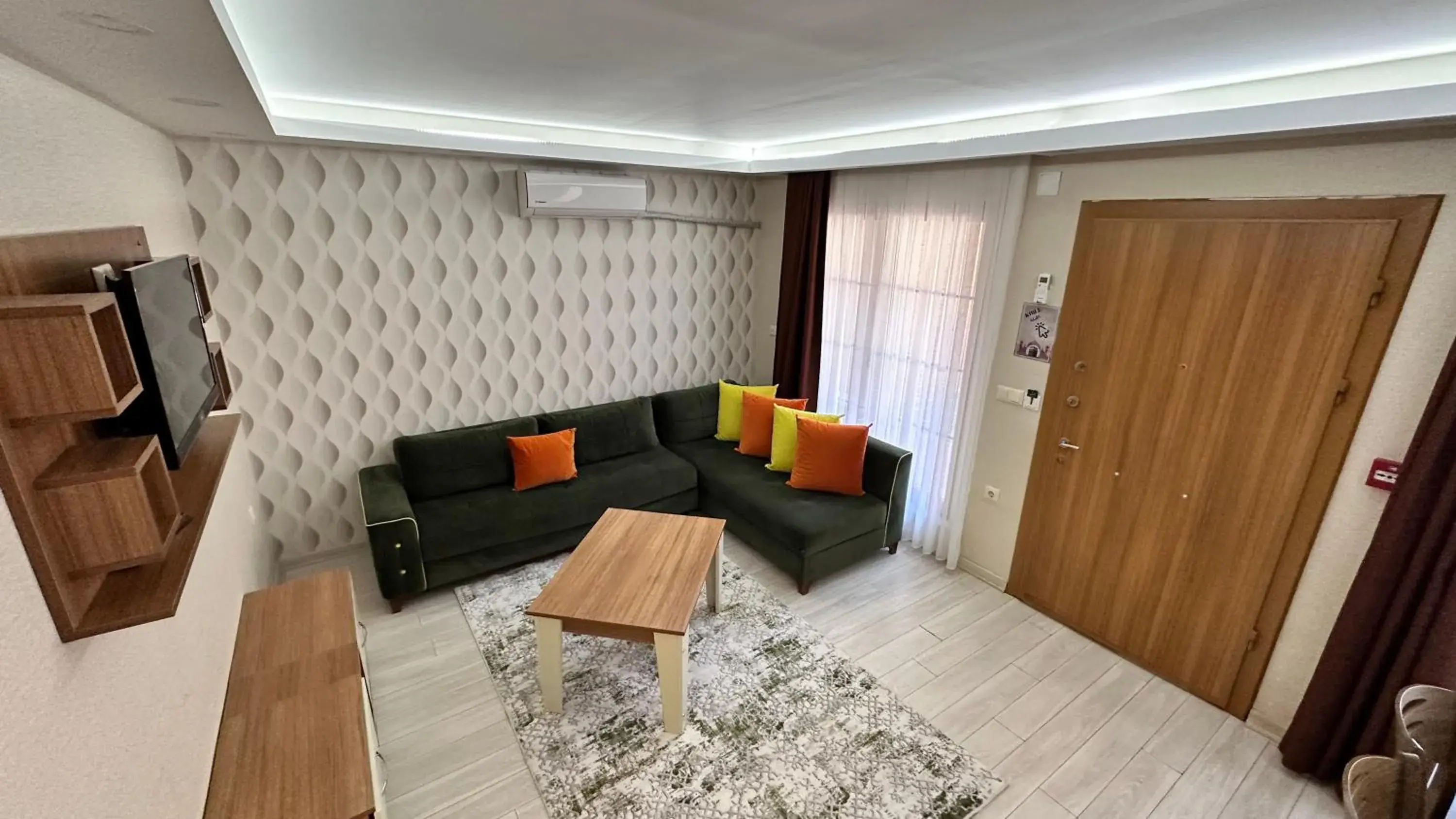 Communal lounge/ TV room in Green Cinar Apart Communal lounge/ TV room in Green Cinar Apart