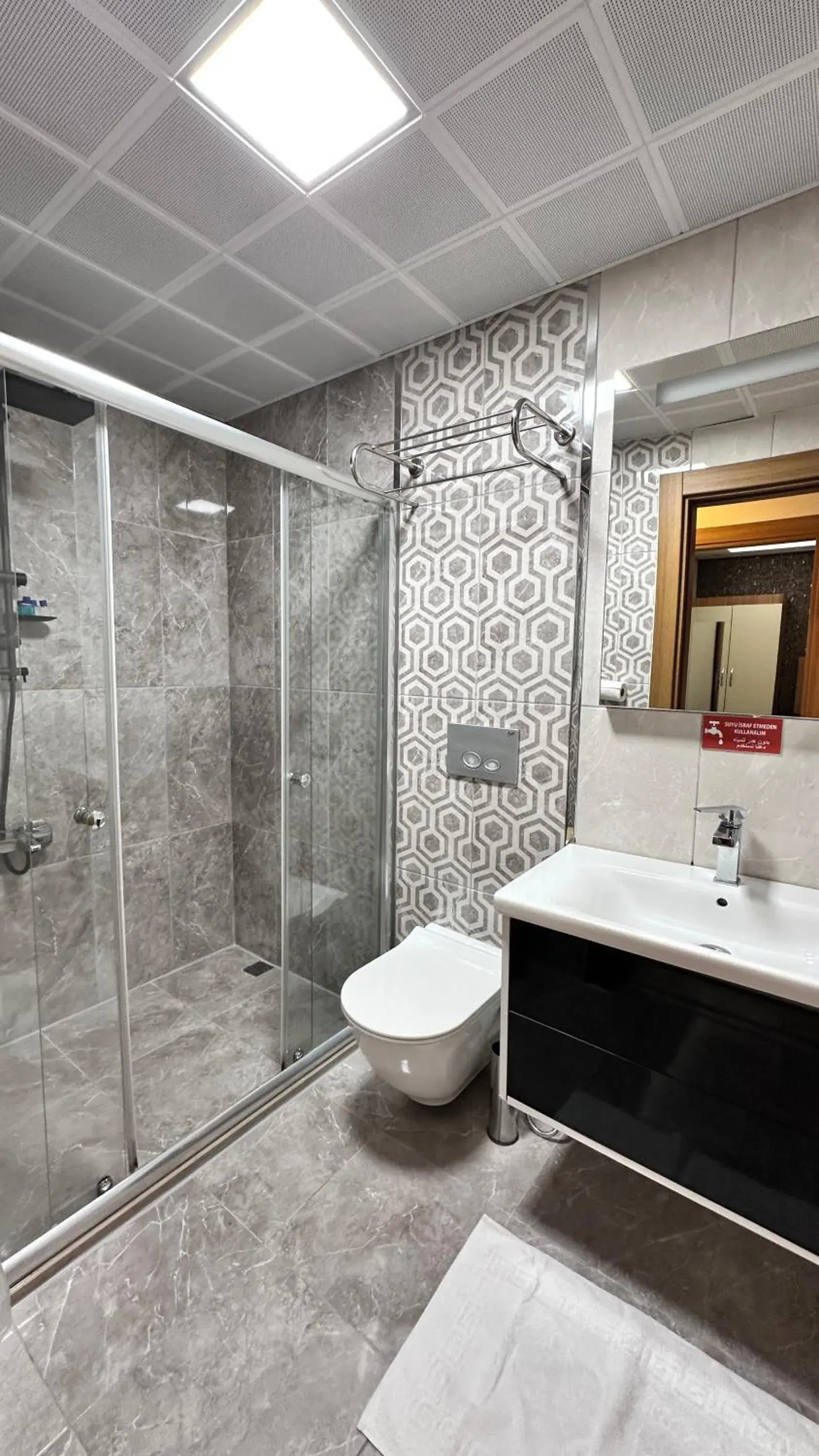 Shower in Green Cinar Apart Shower in Green Cinar Apart