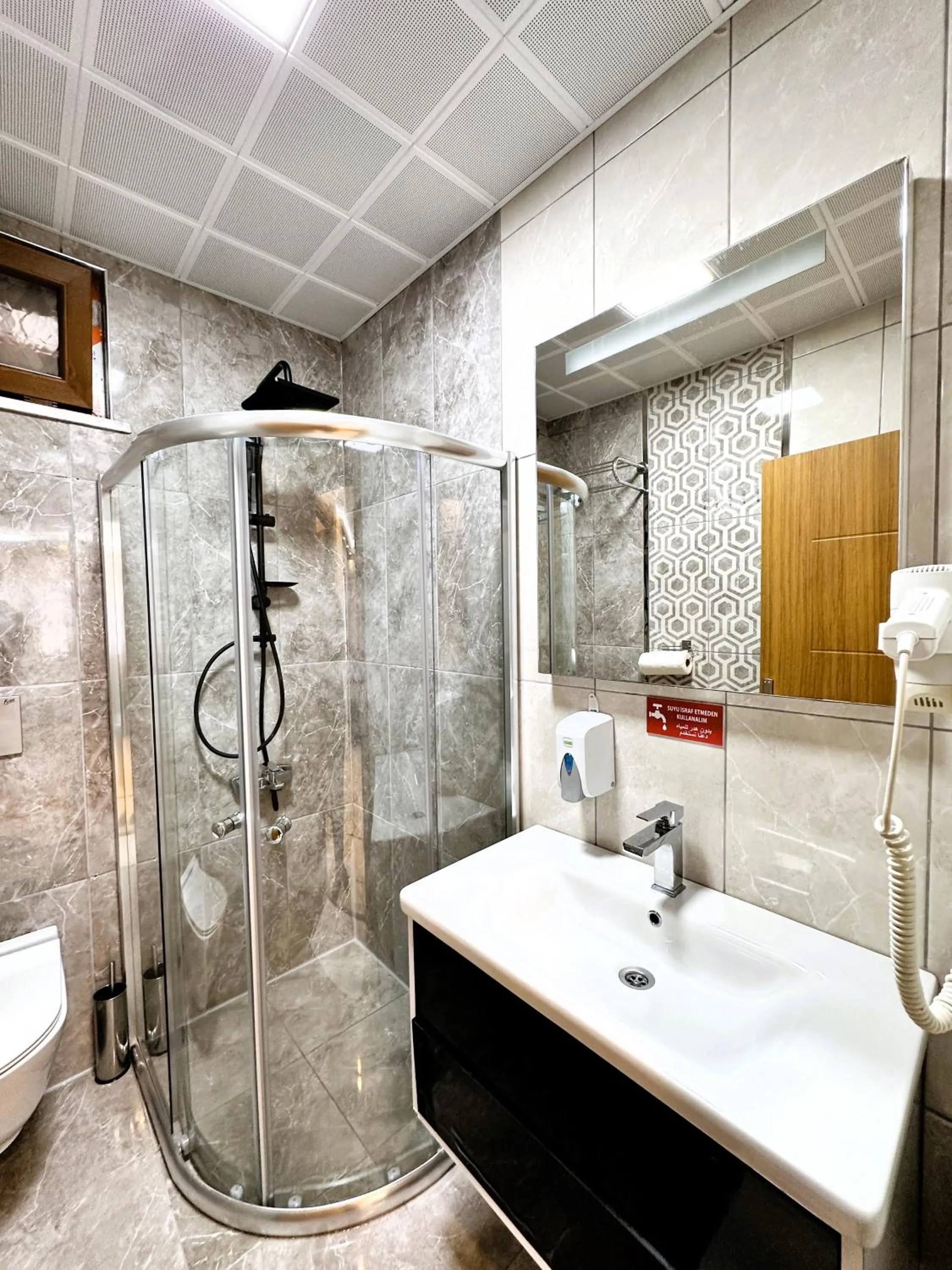 Shower in Green Cinar Apart