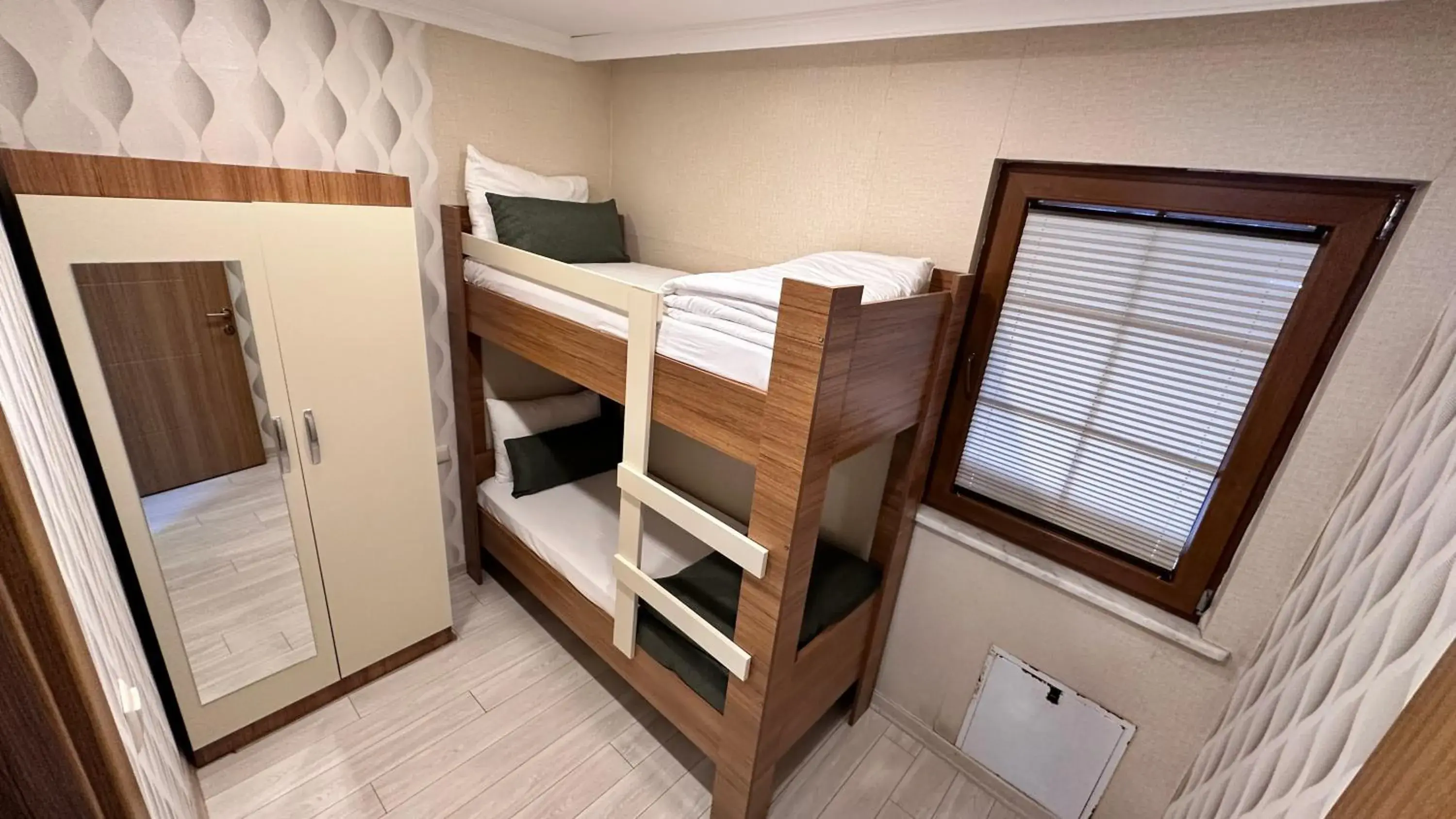 Bed in Green Cinar Apart Bed in Green Cinar Apart