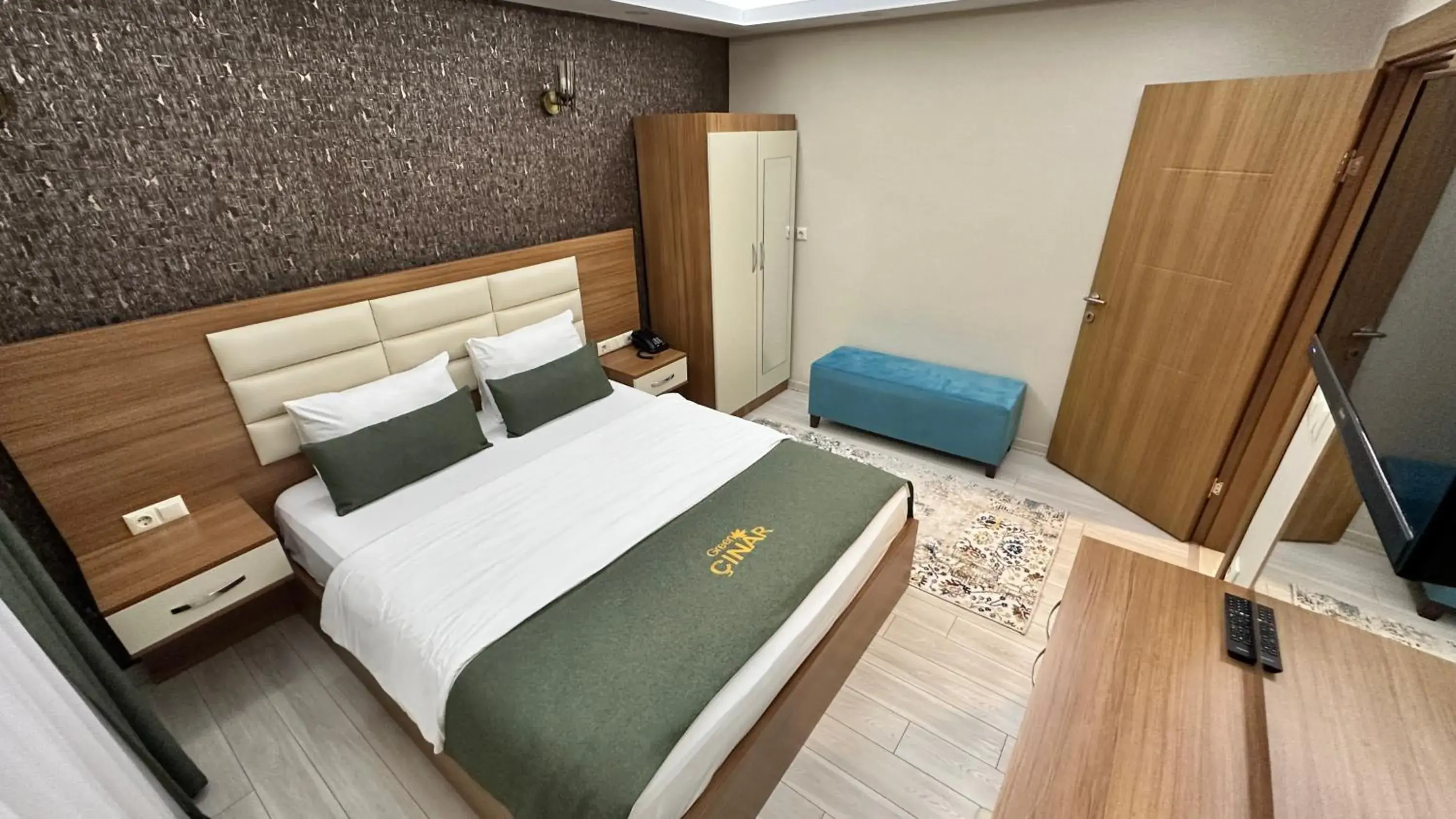 Bed in Green Cinar Apart Bed in Green Cinar Apart