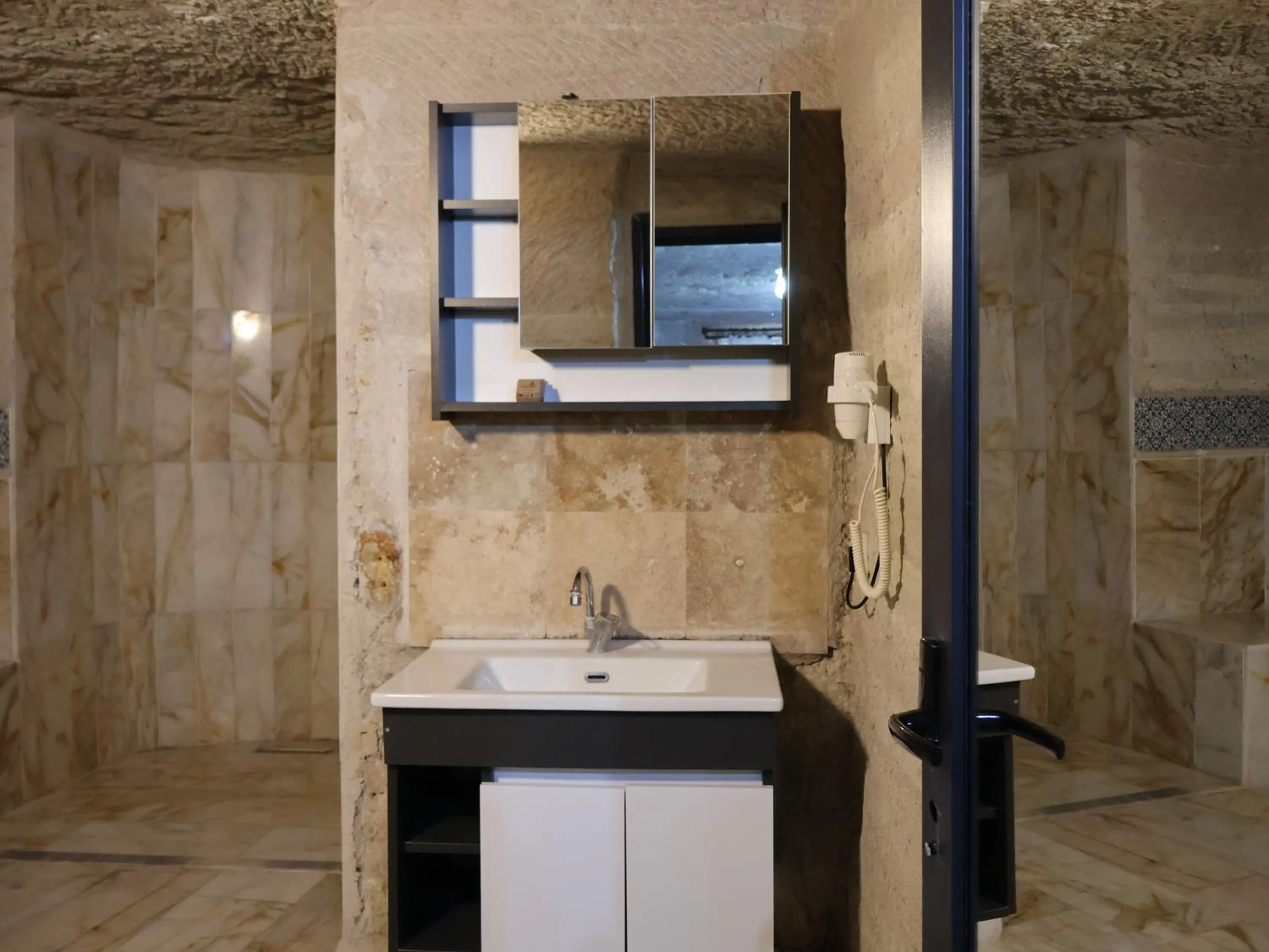 Seven Rock Cave Hotel