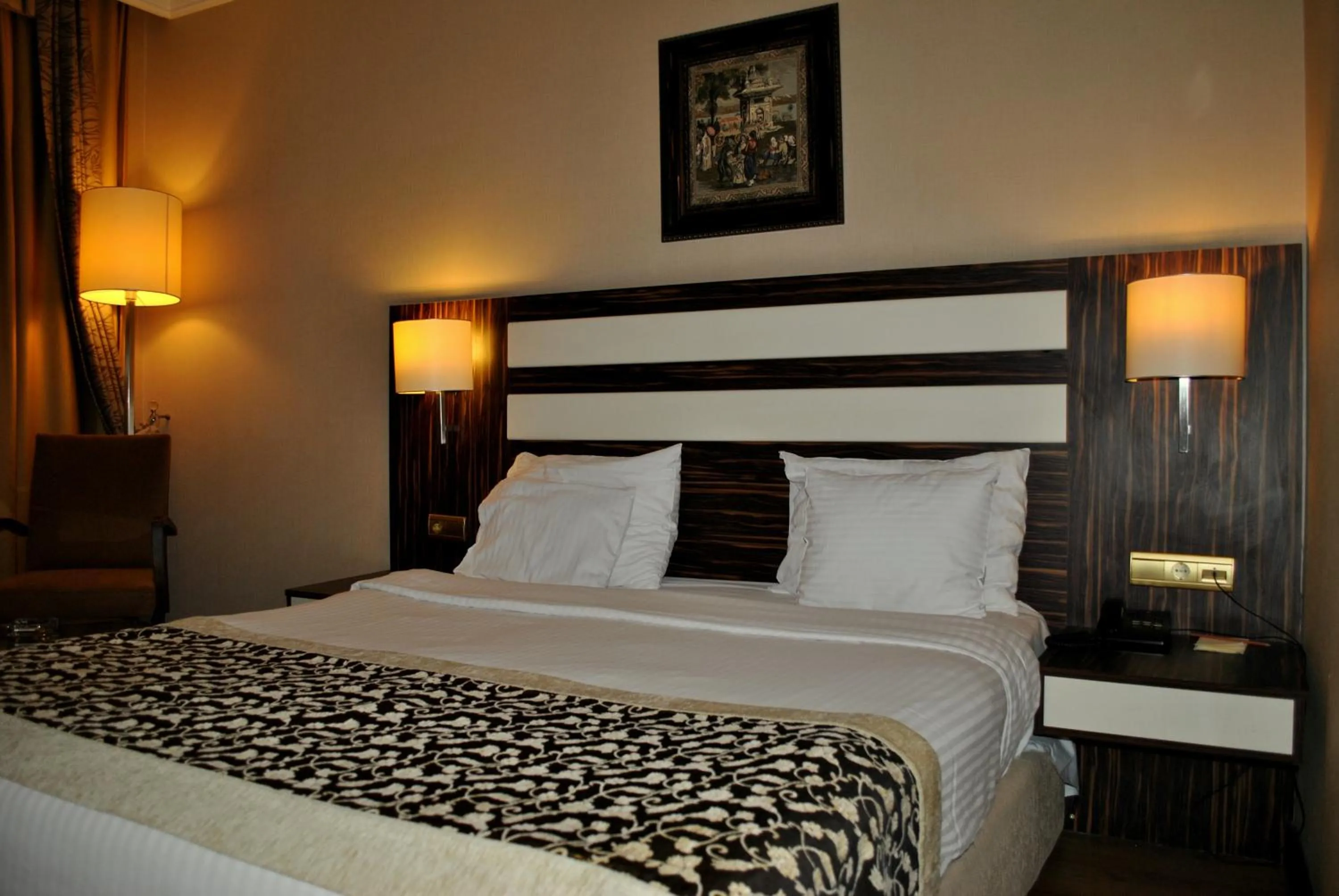 Bedroom, Bed in Akgun Hotel Beyazit