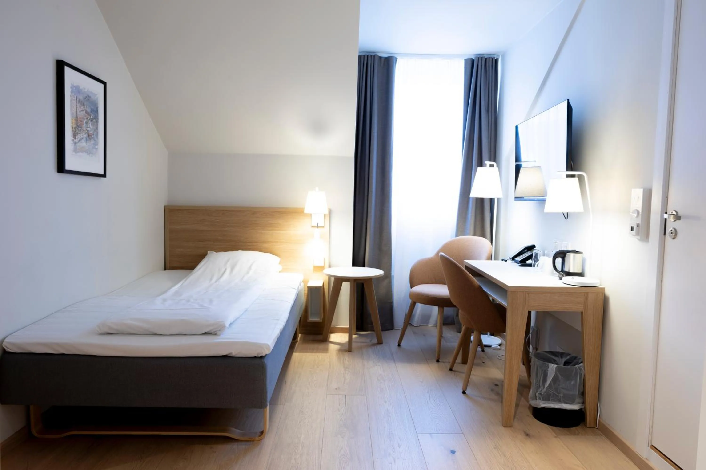 Photo of the whole room, Bed in Hotel Noreg