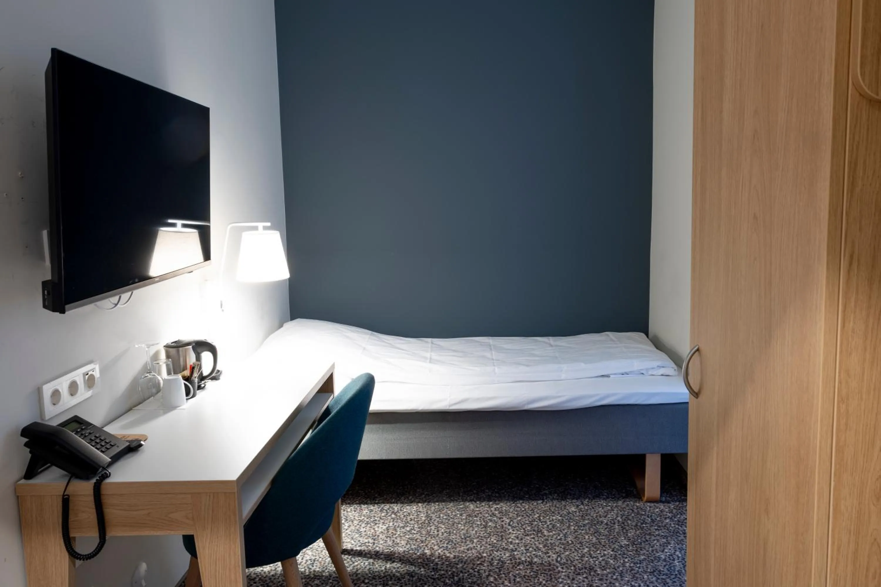 Photo of the whole room, Bed in Hotel Noreg