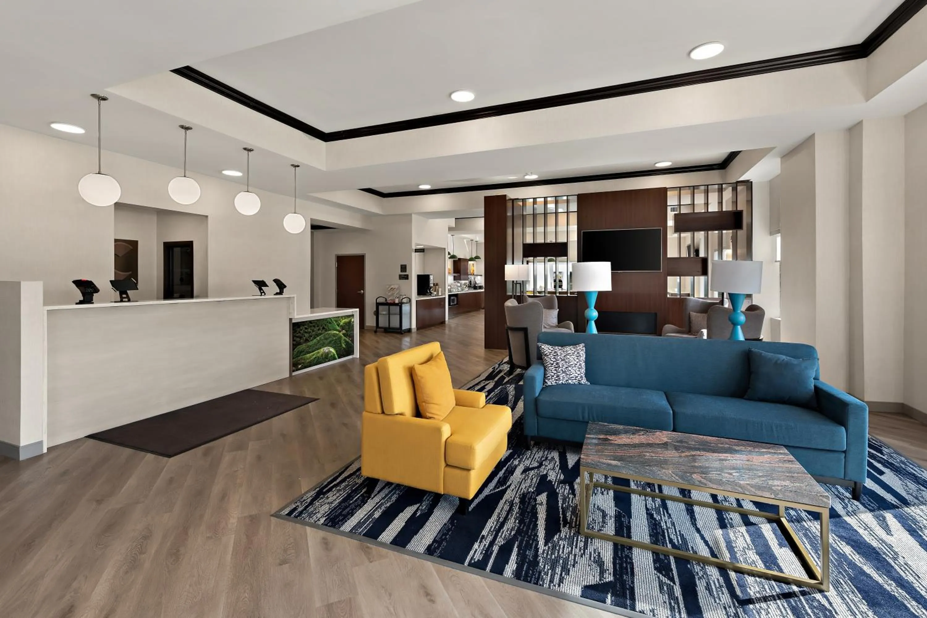 Lobby or reception in Comfort Suites Columbus East Broad