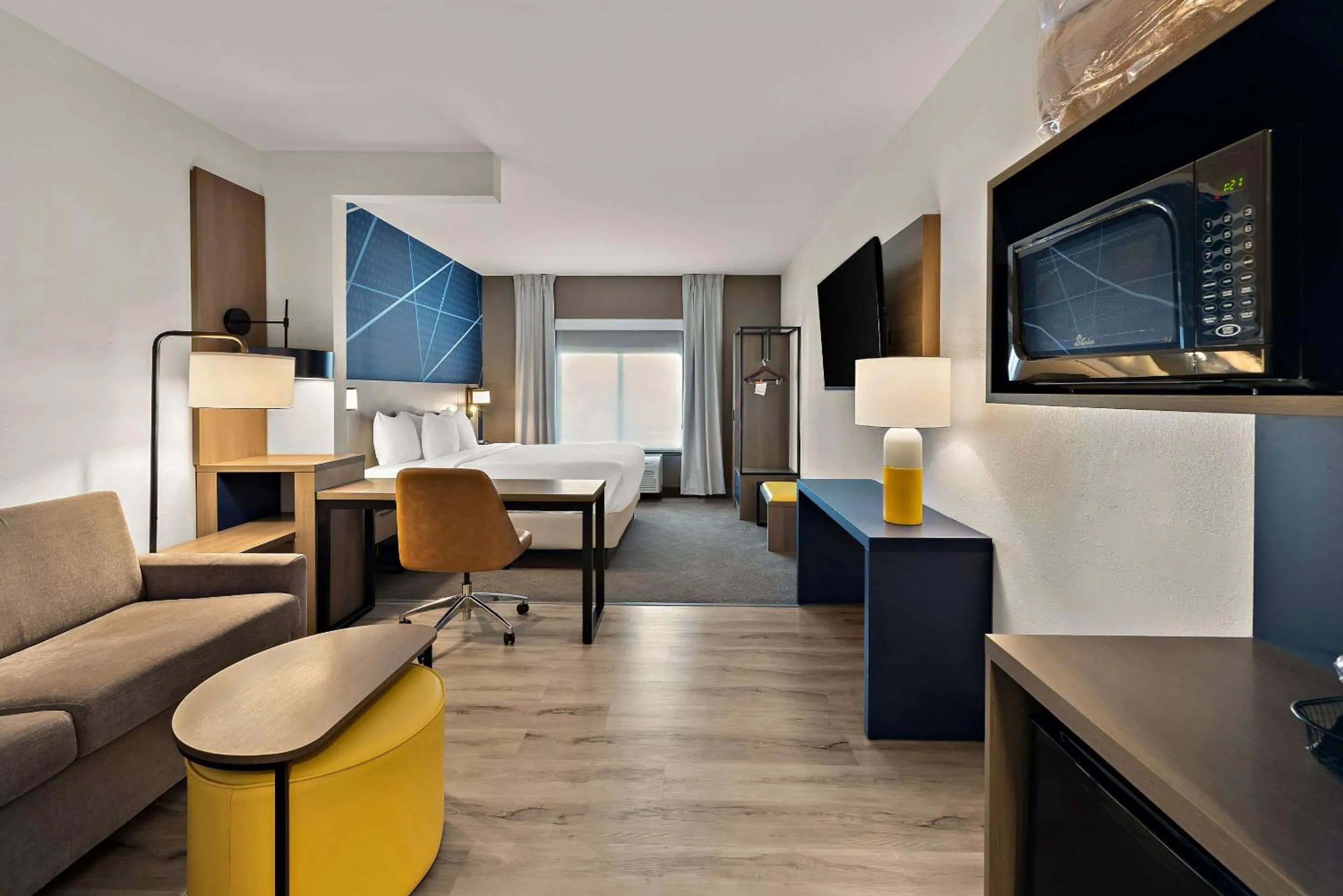 Bedroom in Comfort Suites Columbus East Broad