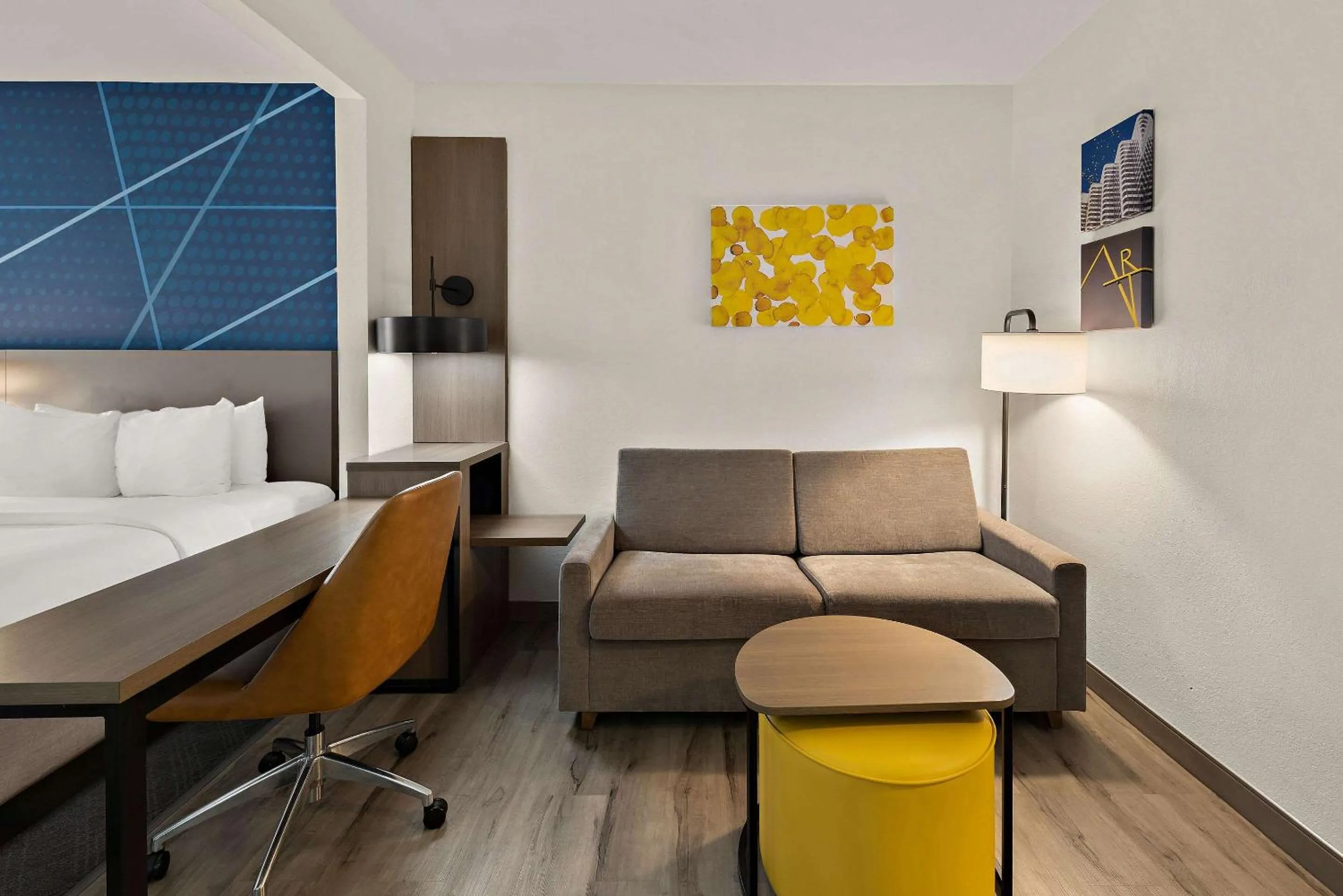 Bedroom in Comfort Suites Columbus East Broad