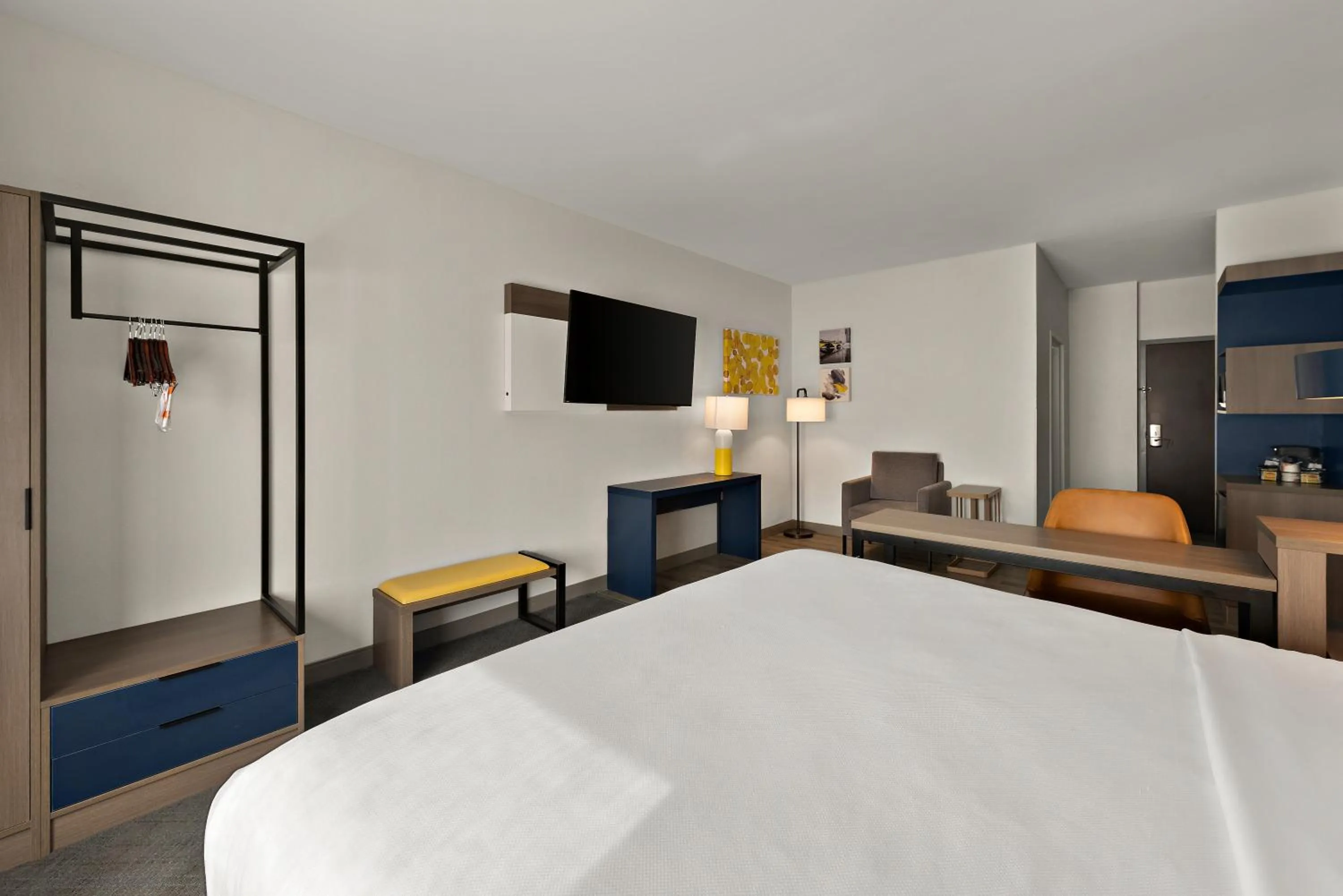 View (from property/room), Bed in Comfort Suites Columbus East Broad