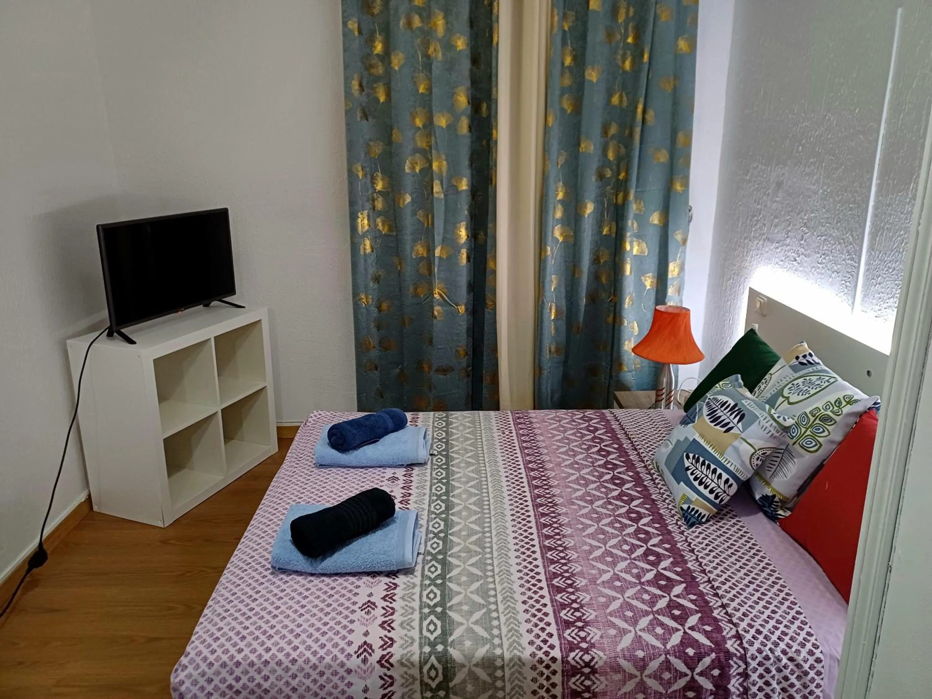 Bedroom, Bed in Estudio Grande Madrid Centro