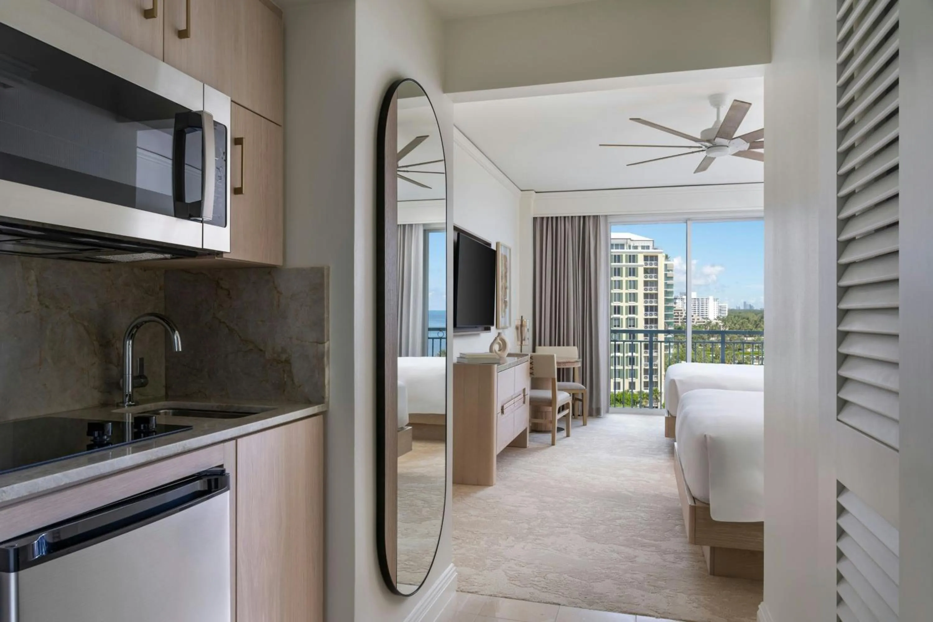 Kitchen or kitchenette, Bed in The Ritz-Carlton Key Biscayne, Miami