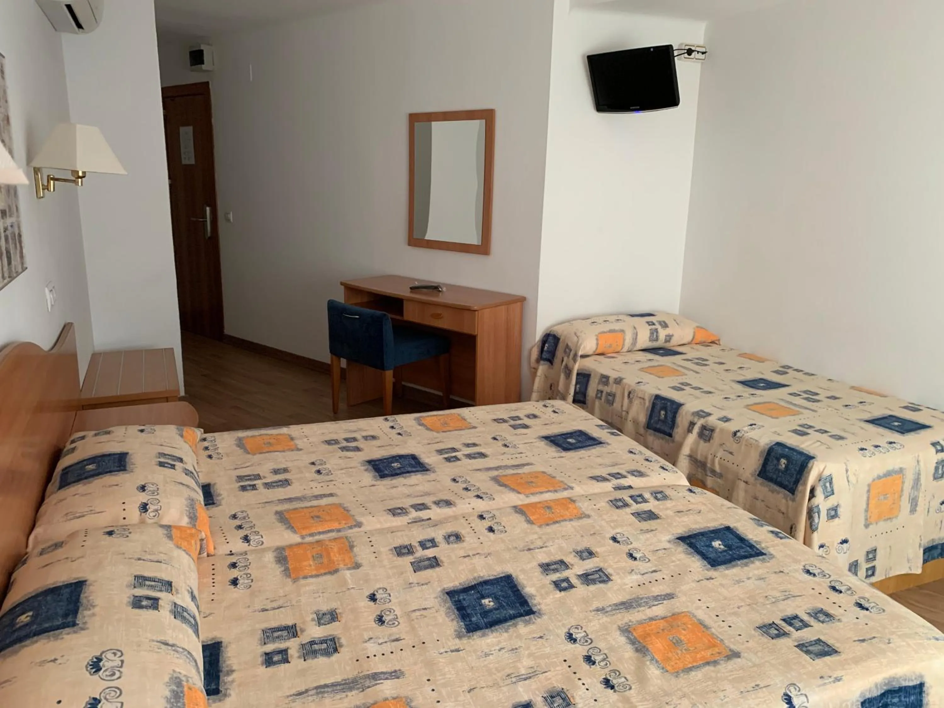 Bedroom, Bed in Tarull