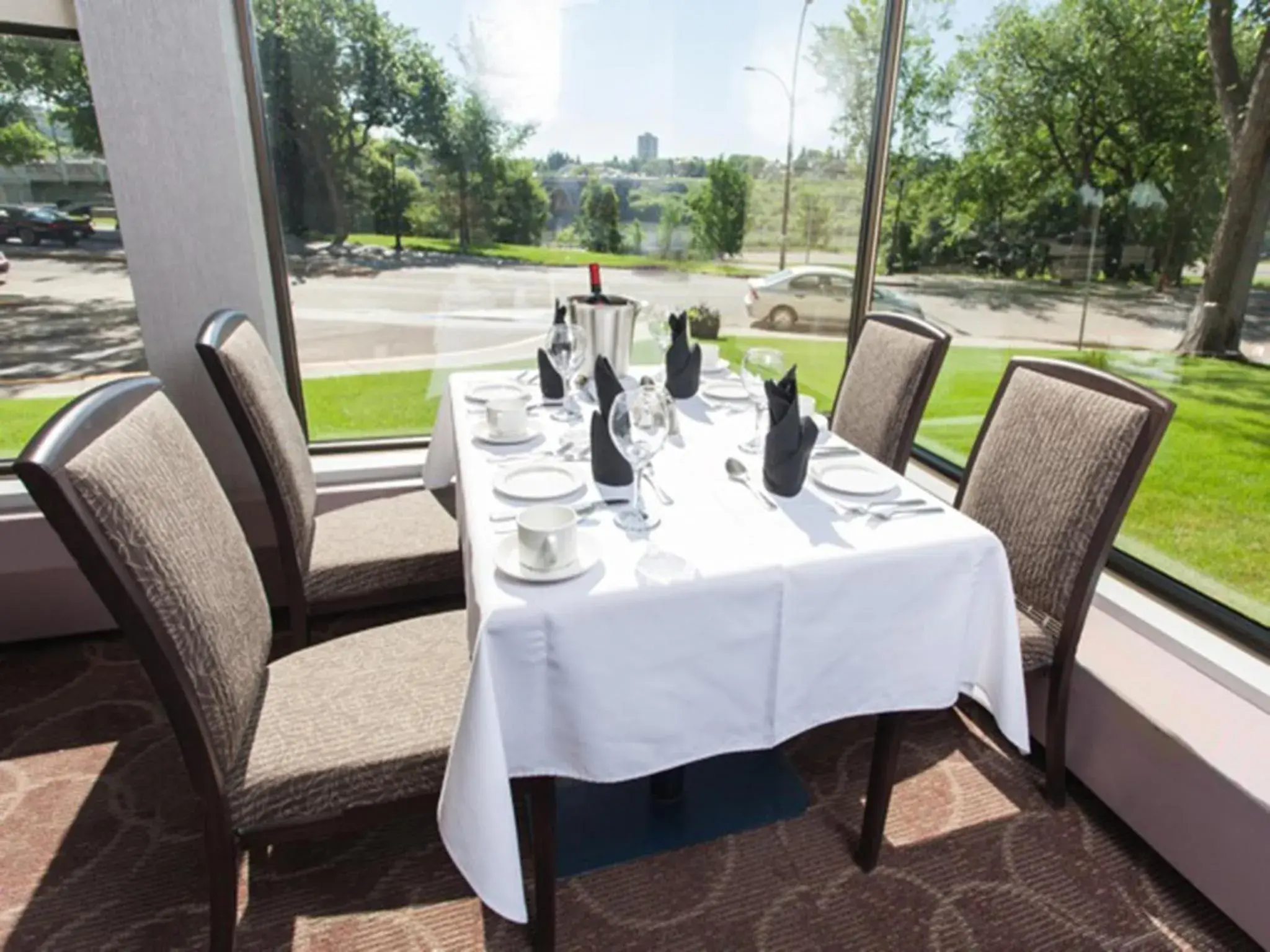 Restaurant/places to eat in Park Town Hotel Restaurant/places to eat in Park Town Hotel