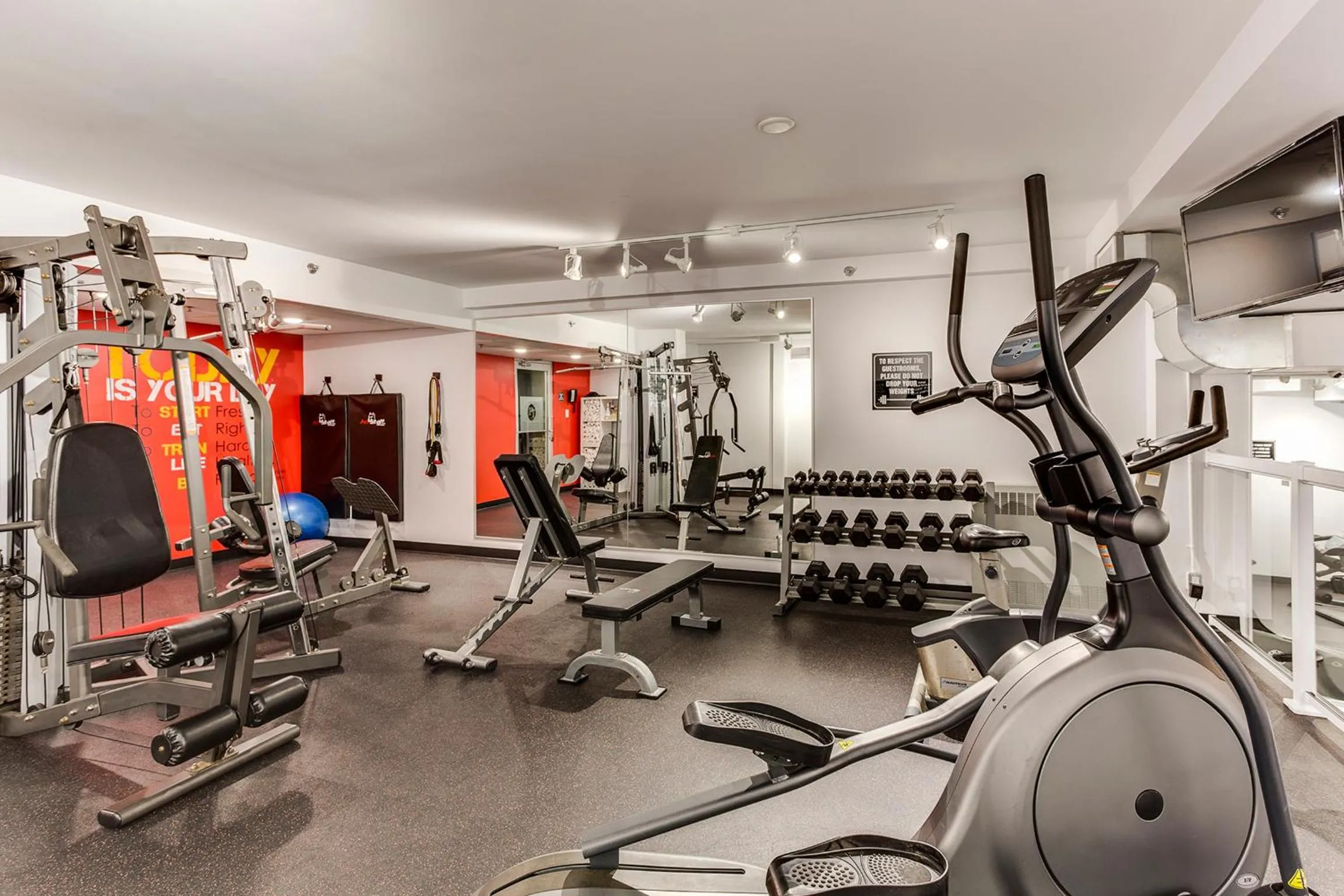 Fitness centre/facilities in Park Town Hotel