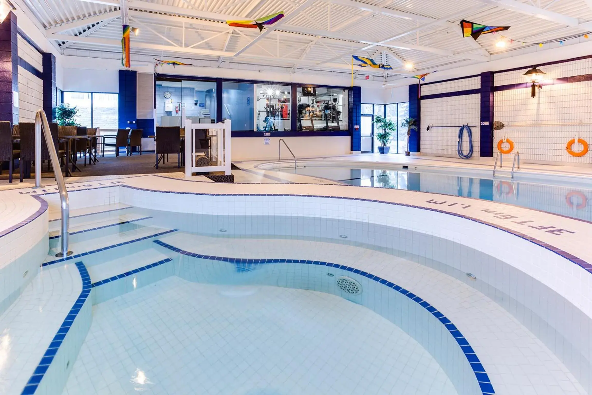 Swimming pool in Park Town Hotel Swimming pool in Park Town Hotel