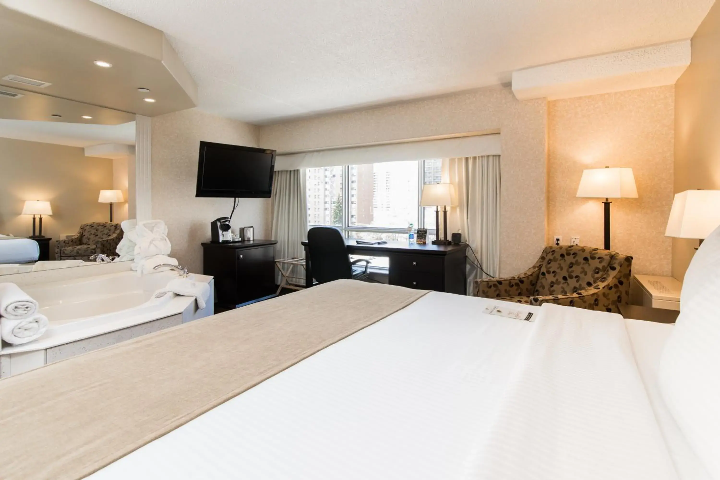 Hot Tub, Bed in Park Town Hotel Hot Tub, Bed in Park Town Hotel