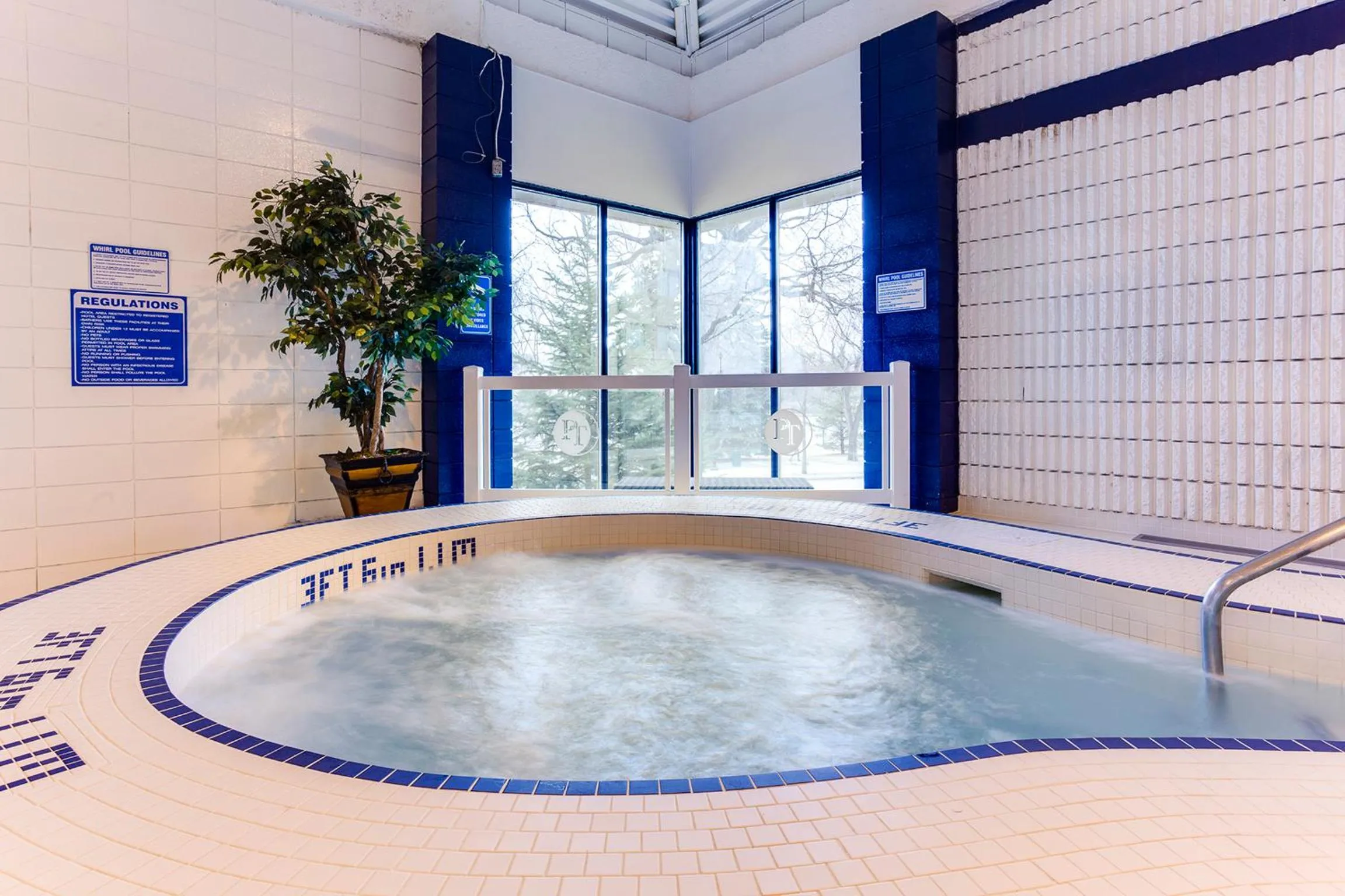 Hot Tub in Park Town Hotel