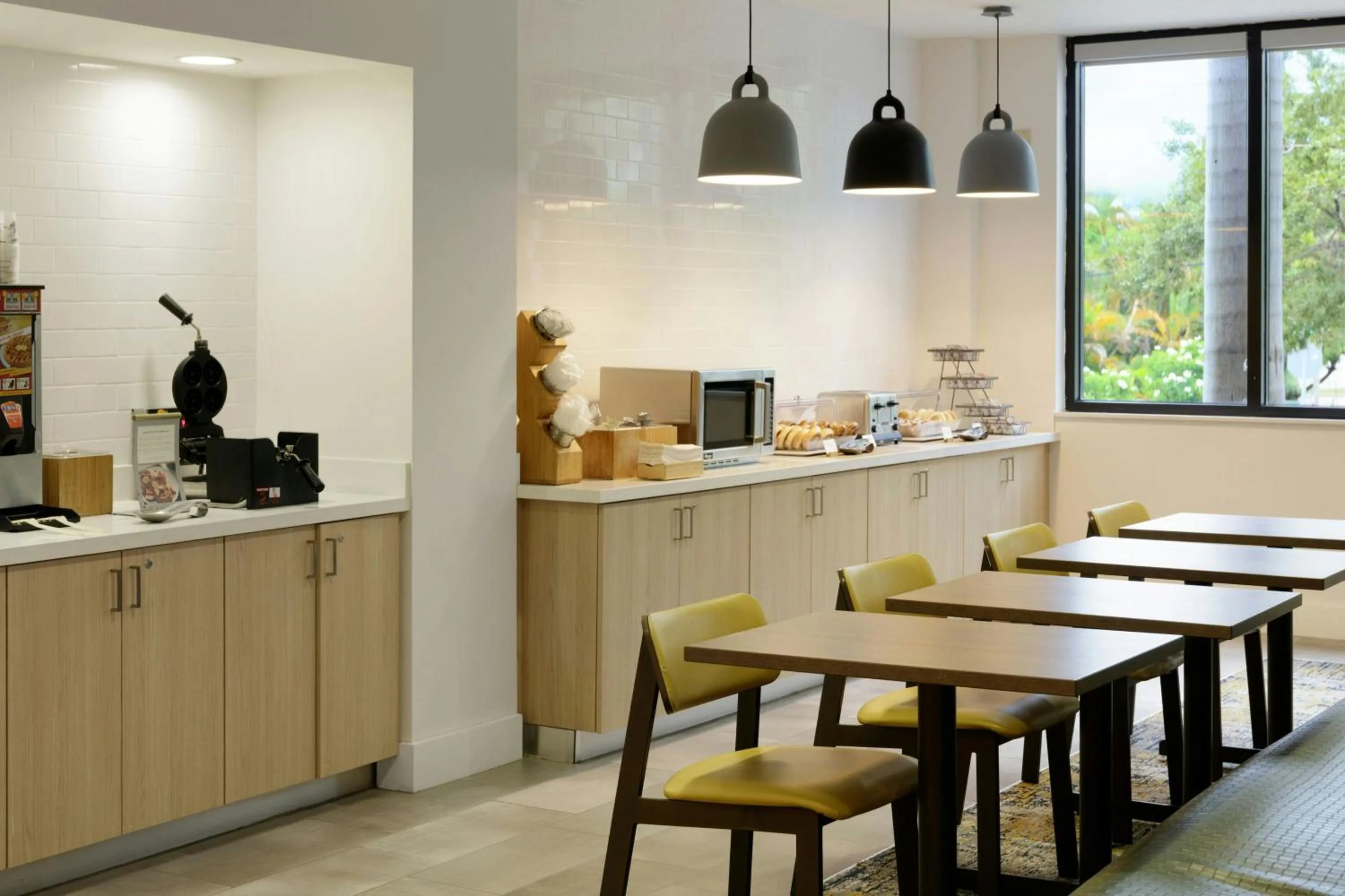Breakfast in Fairfield Inn & Suites by Marriott Miami Airport South