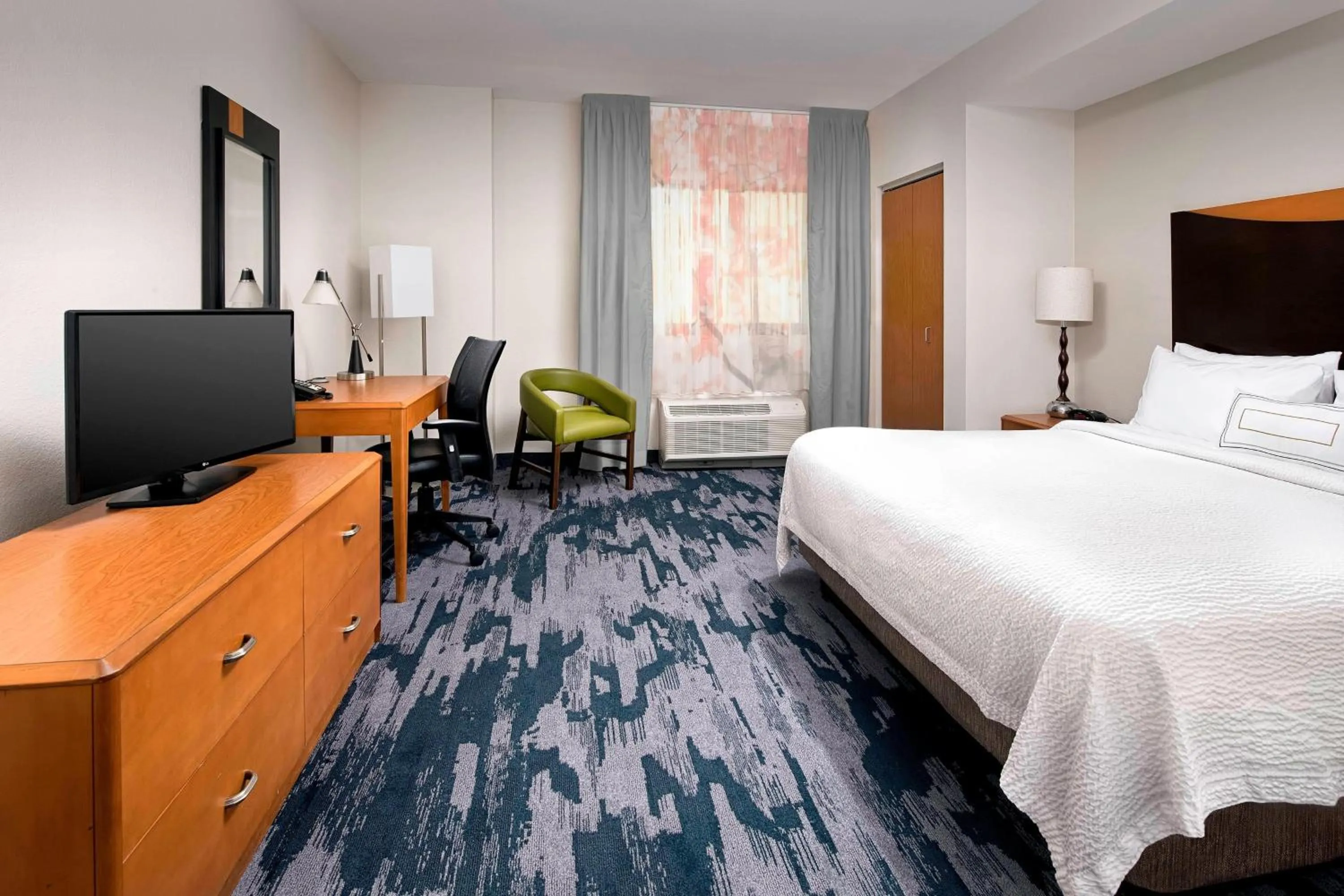 Photo of the whole room, Bed in Fairfield Inn & Suites by Marriott Miami Airport South