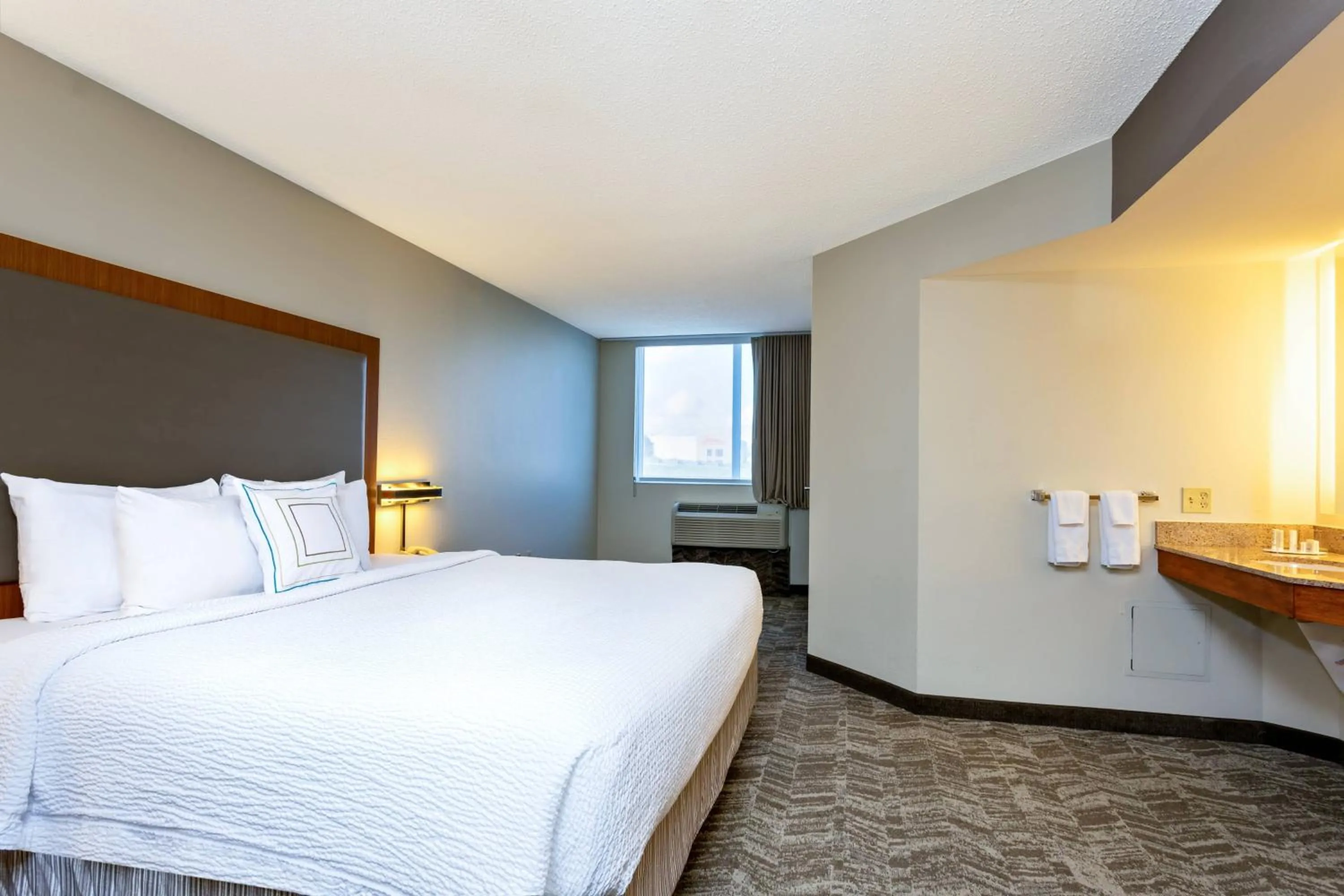 Bedroom, Bed in SpringHill Suites by Marriott Miami Airport South Blue Lagoon Area