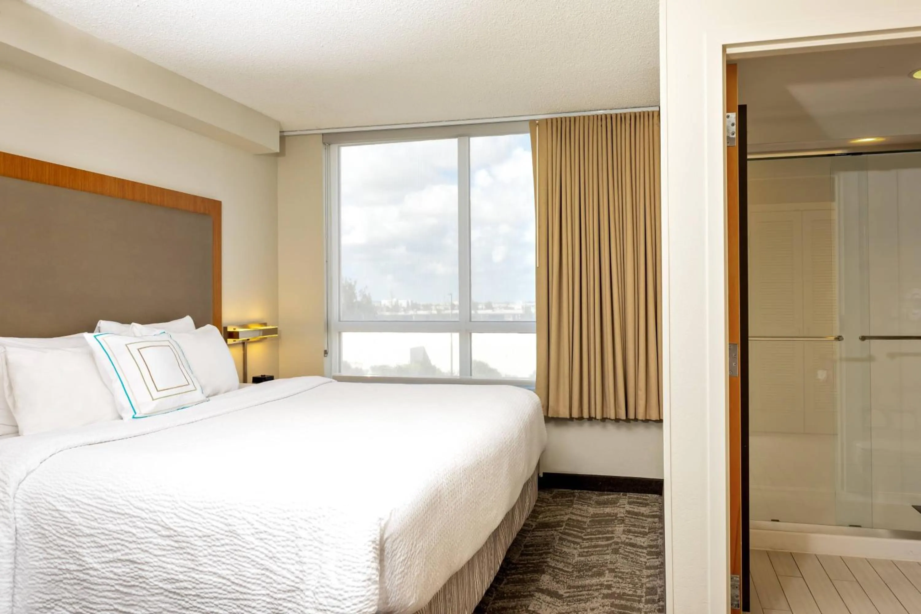 Bedroom, Bed in SpringHill Suites by Marriott Miami Airport South Blue Lagoon Area