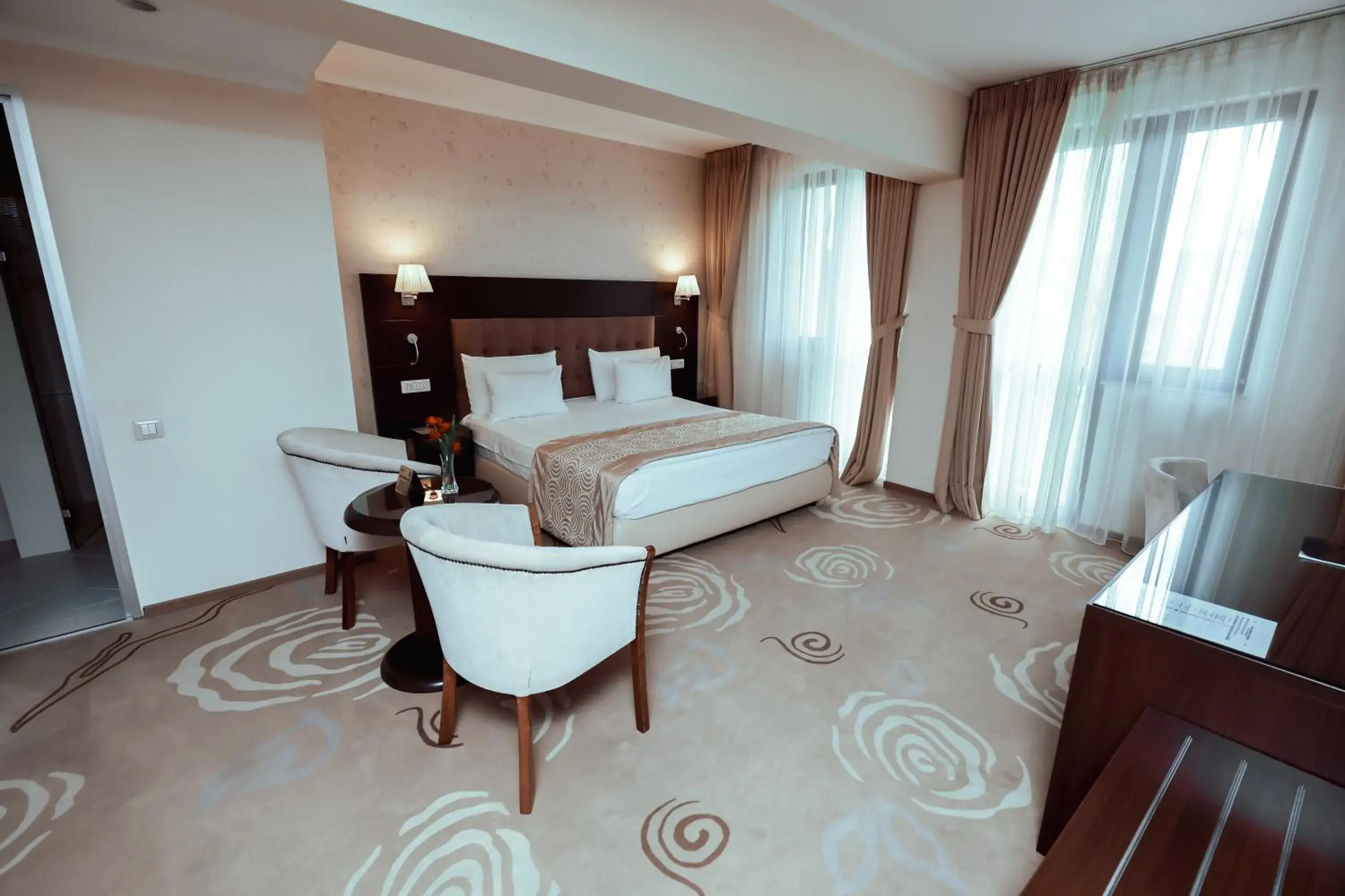 Double Room with Balcony - single occupancy in Grand Hotel Coroana Double Room with Balcony - single occupancy in Grand Hotel Coroana