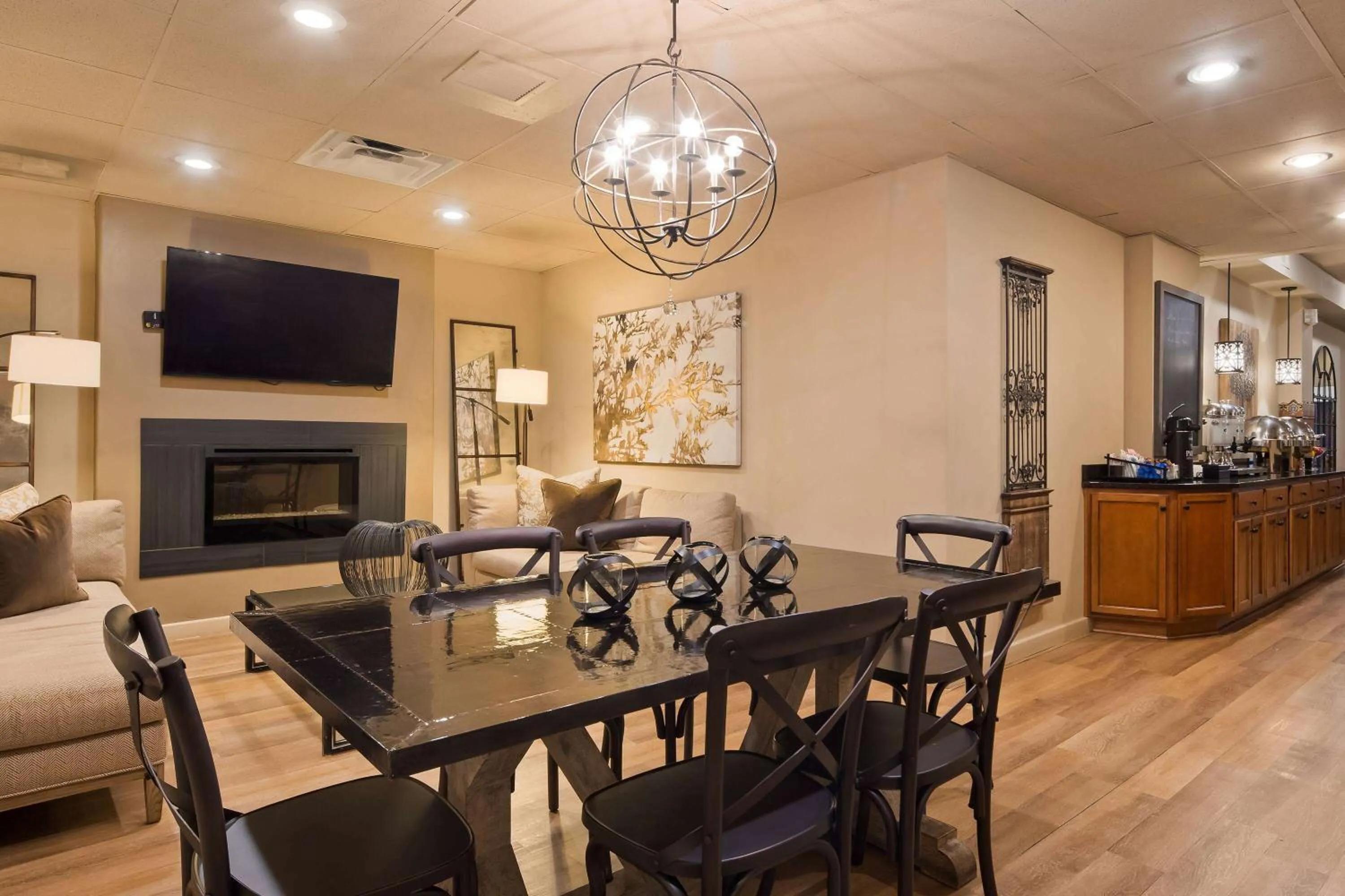 Restaurant/places to eat in Seville Plaza Hotel, Trademark Collection by Wyndham