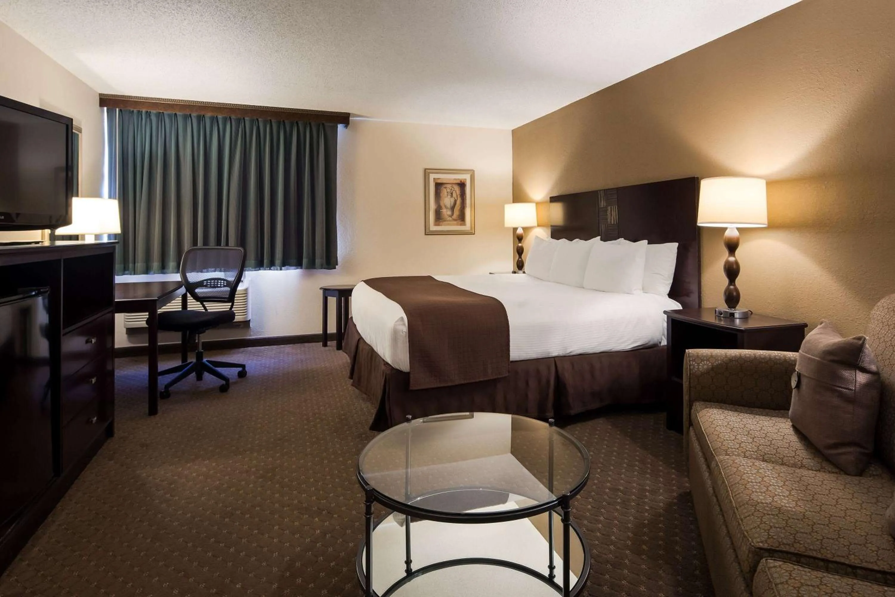 Photo of the whole room, Bed in Seville Plaza Hotel, Trademark Collection by Wyndham