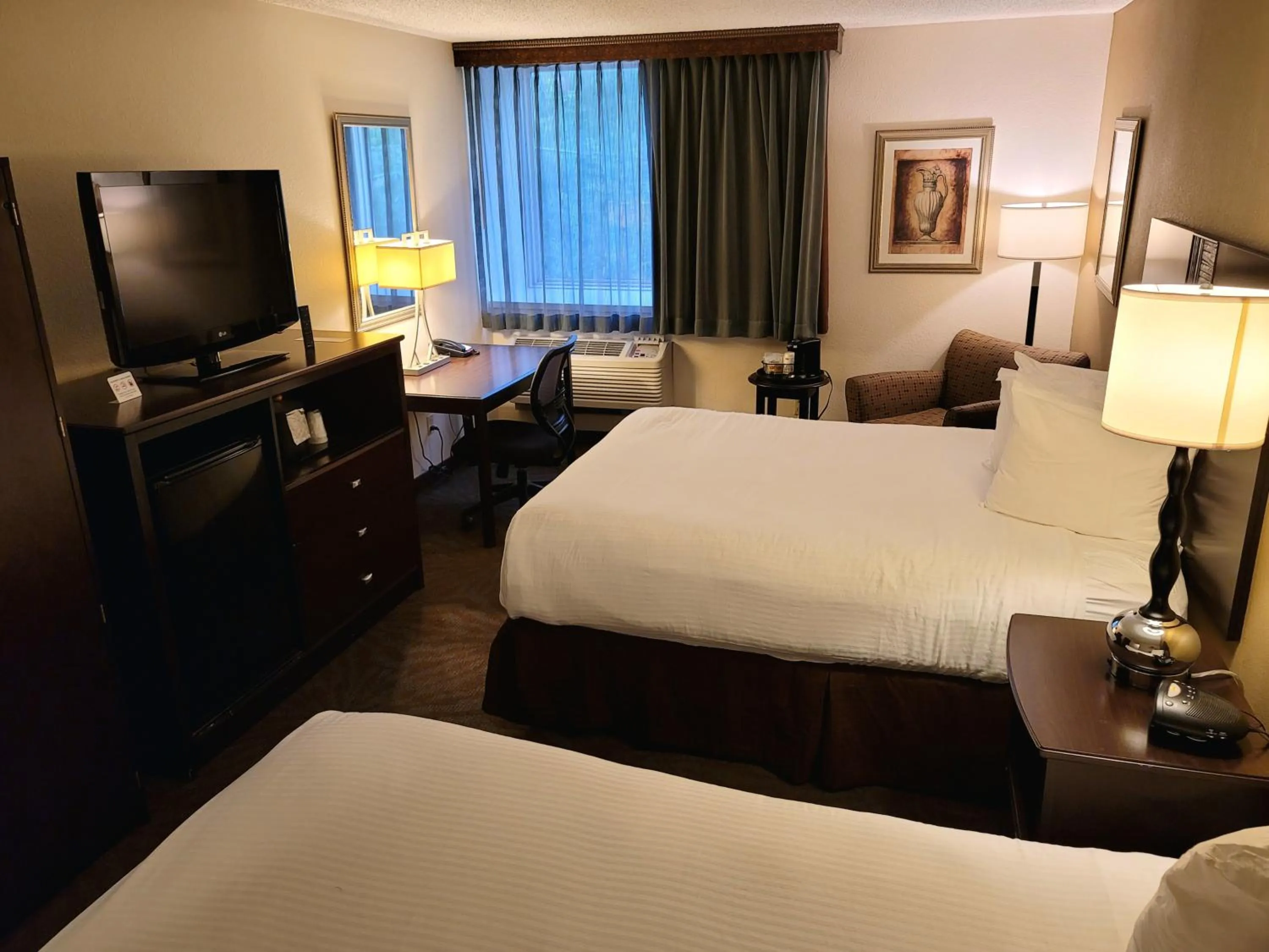 Photo of the whole room, Bed in Seville Plaza Hotel, Trademark Collection by Wyndham