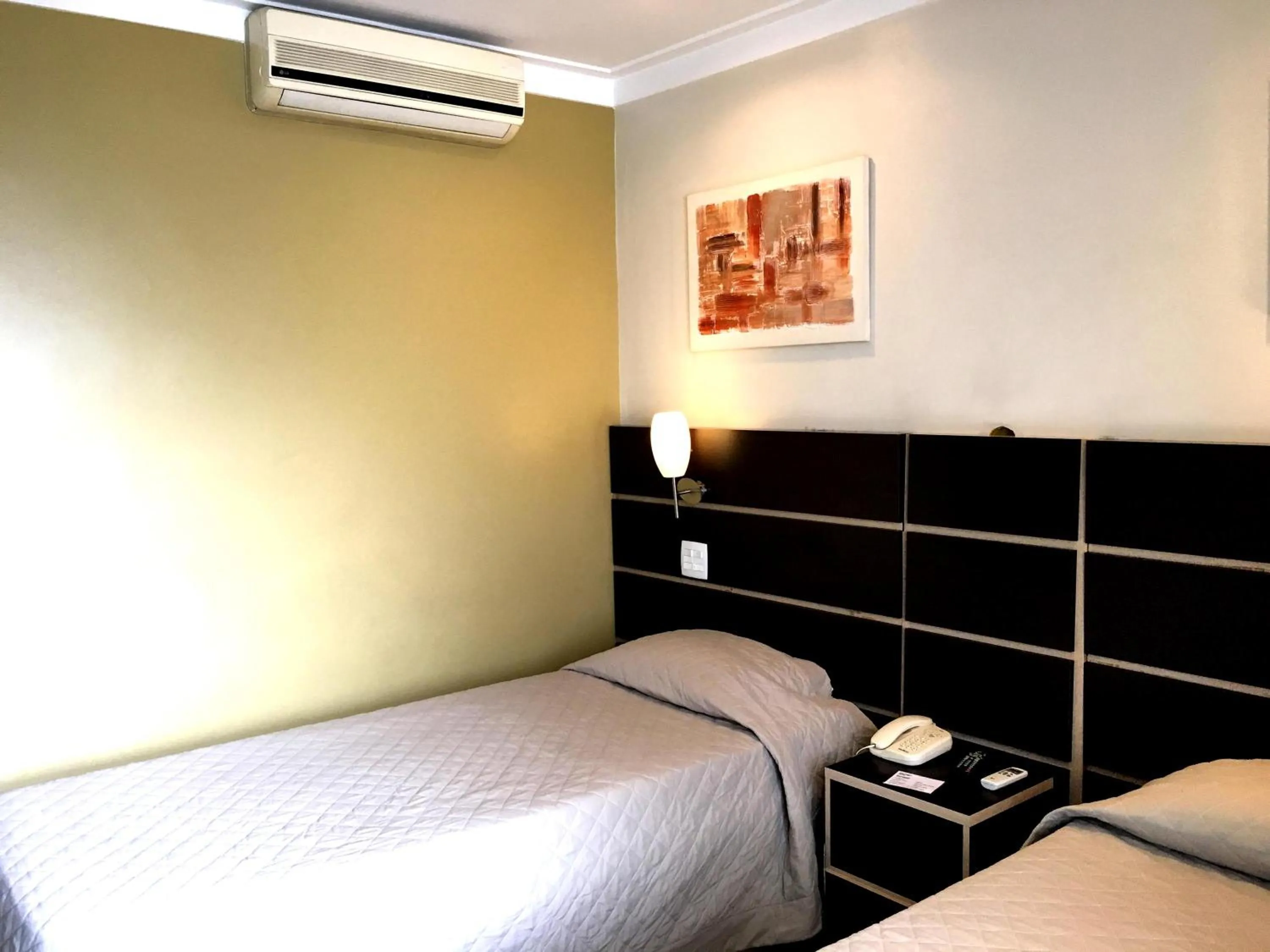 Photo of the whole room, Bed in Hotel Windsor