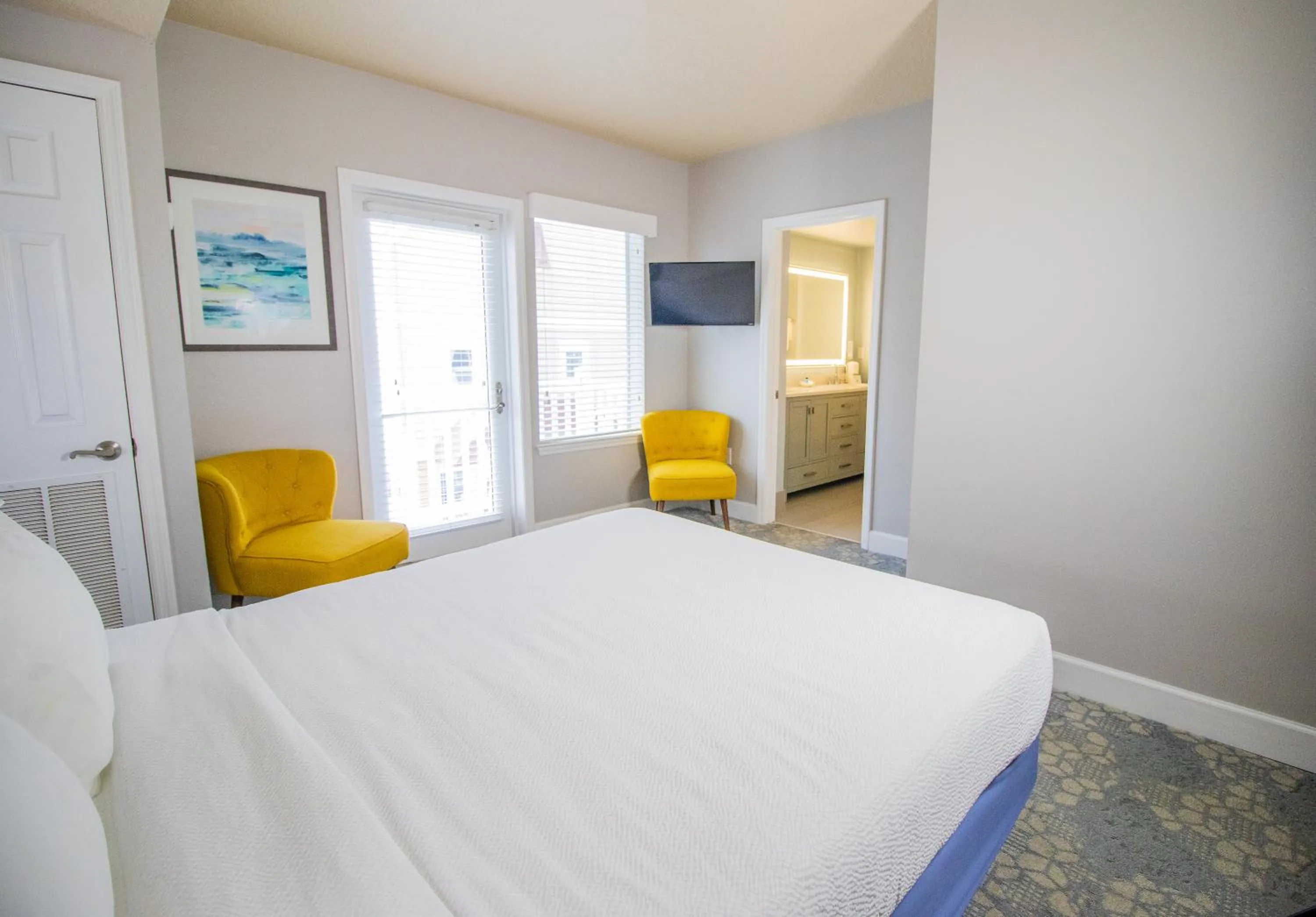 Bed in Seaside Amelia Inn - Amelia Island