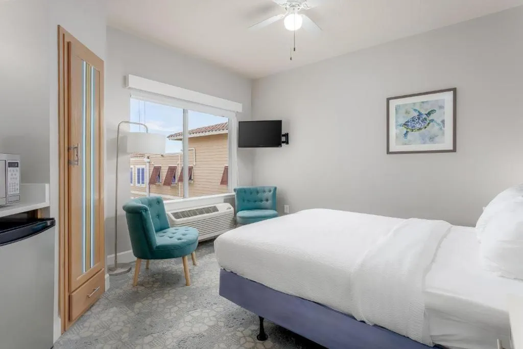 Bed in Seaside Amelia Inn - Amelia Island