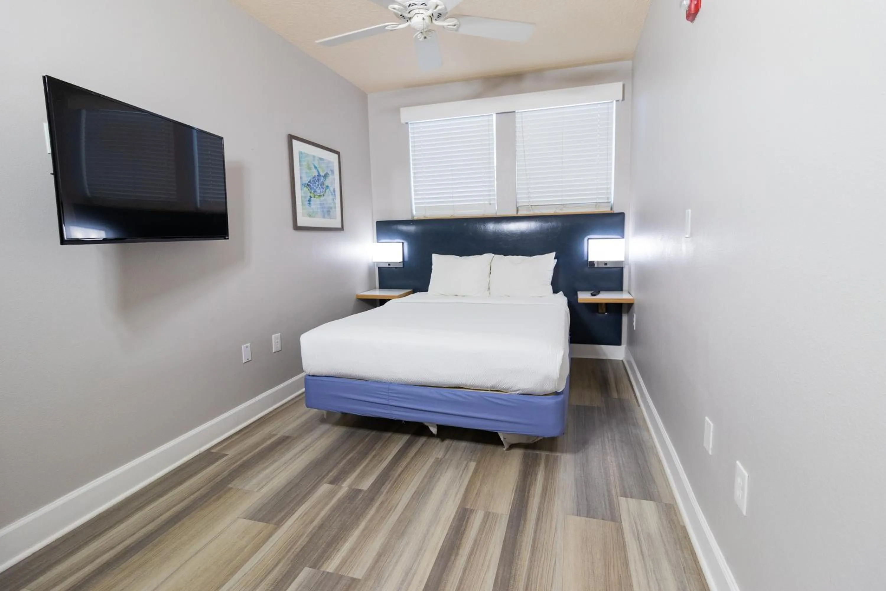 Bed in Seaside Amelia Inn - Amelia Island