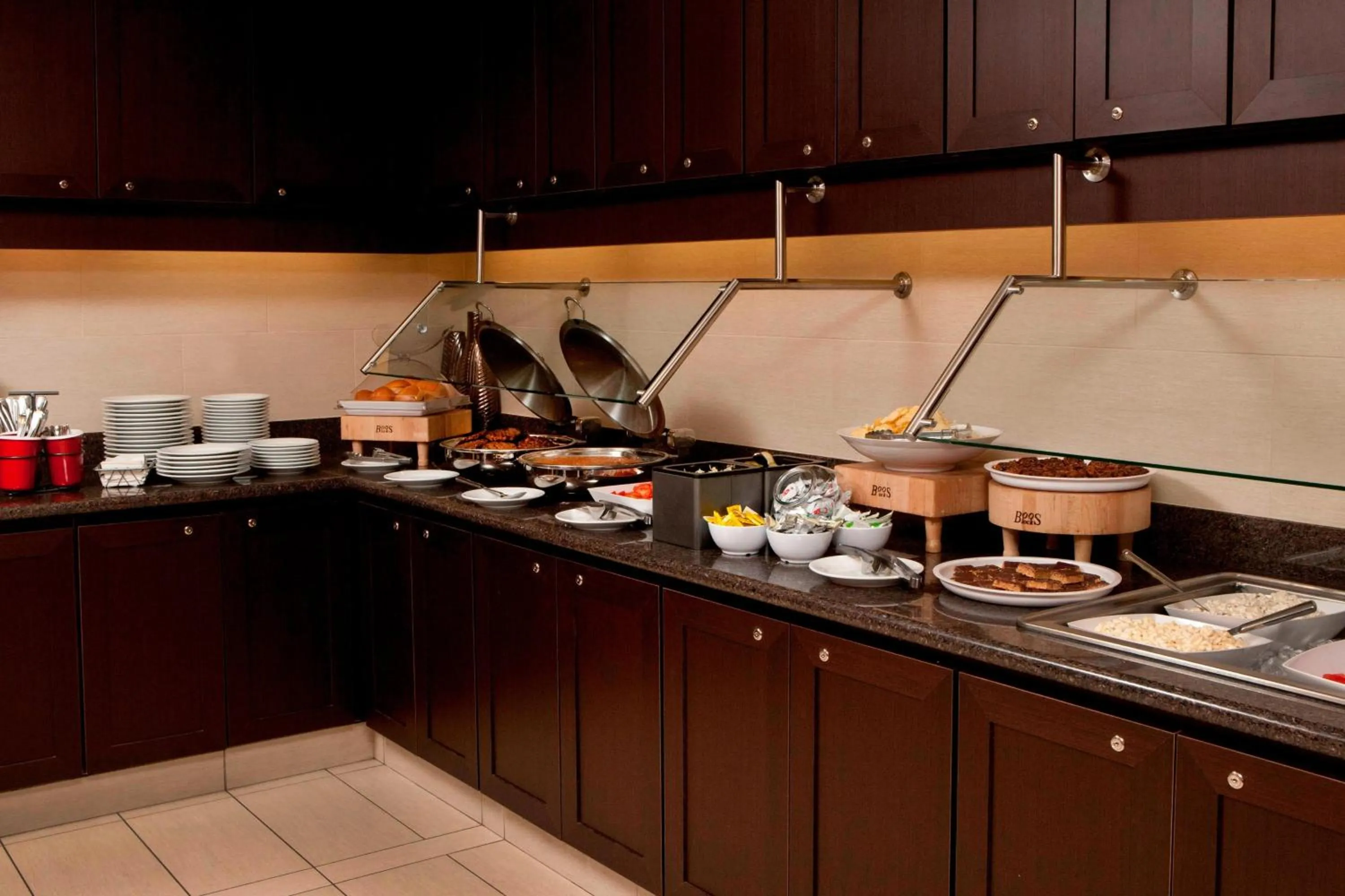 Restaurant/places to eat in Residence Inn Duluth