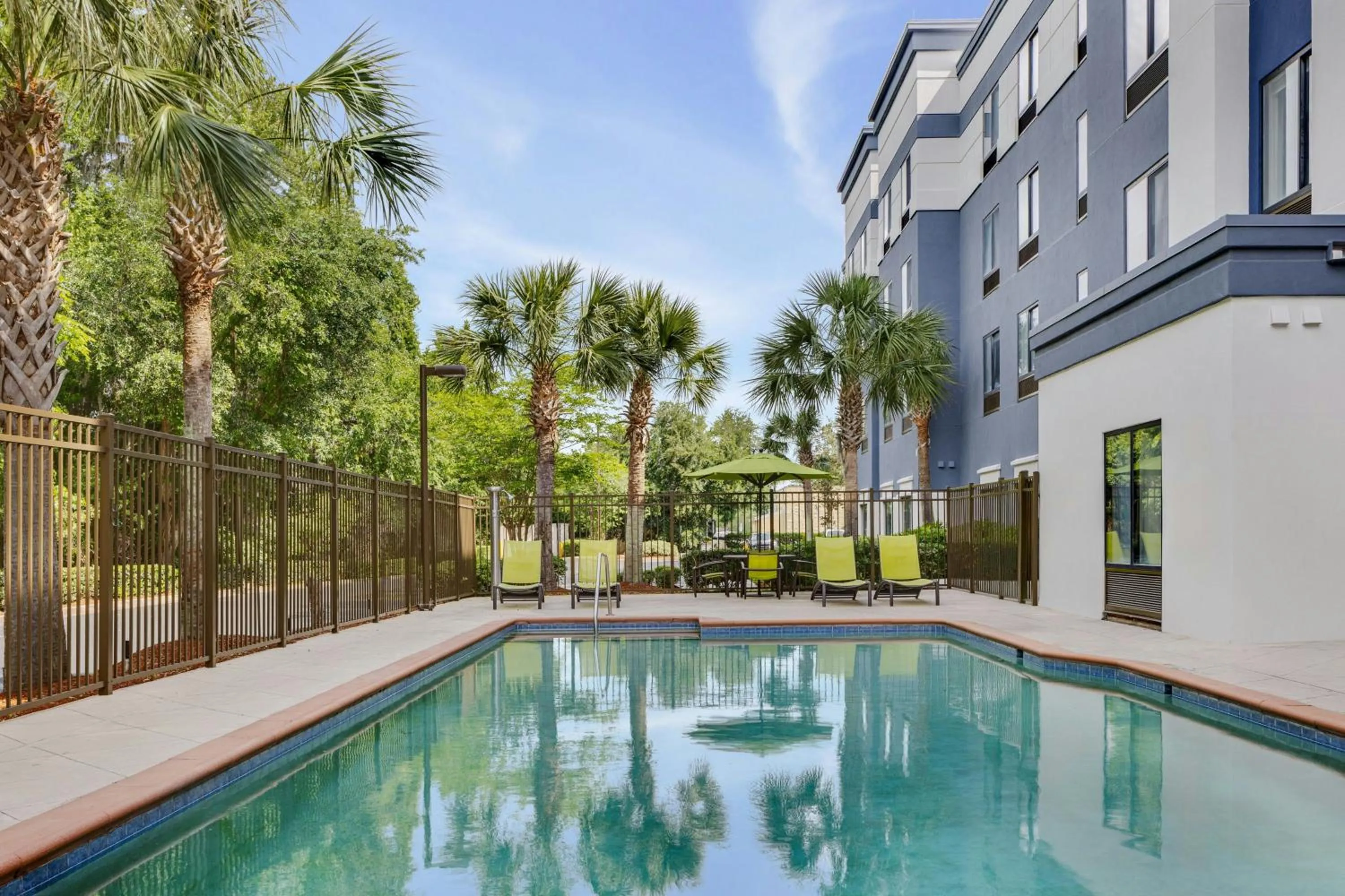 Swimming pool in SpringHill Suites by Marriott Jacksonville North I-95 Area