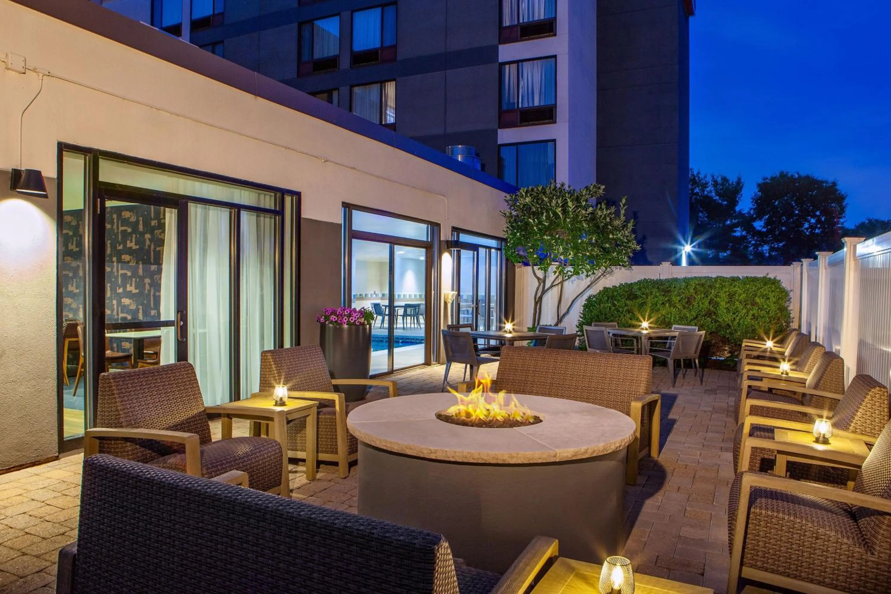 Lounge or bar in Courtyard Boston Marlborough