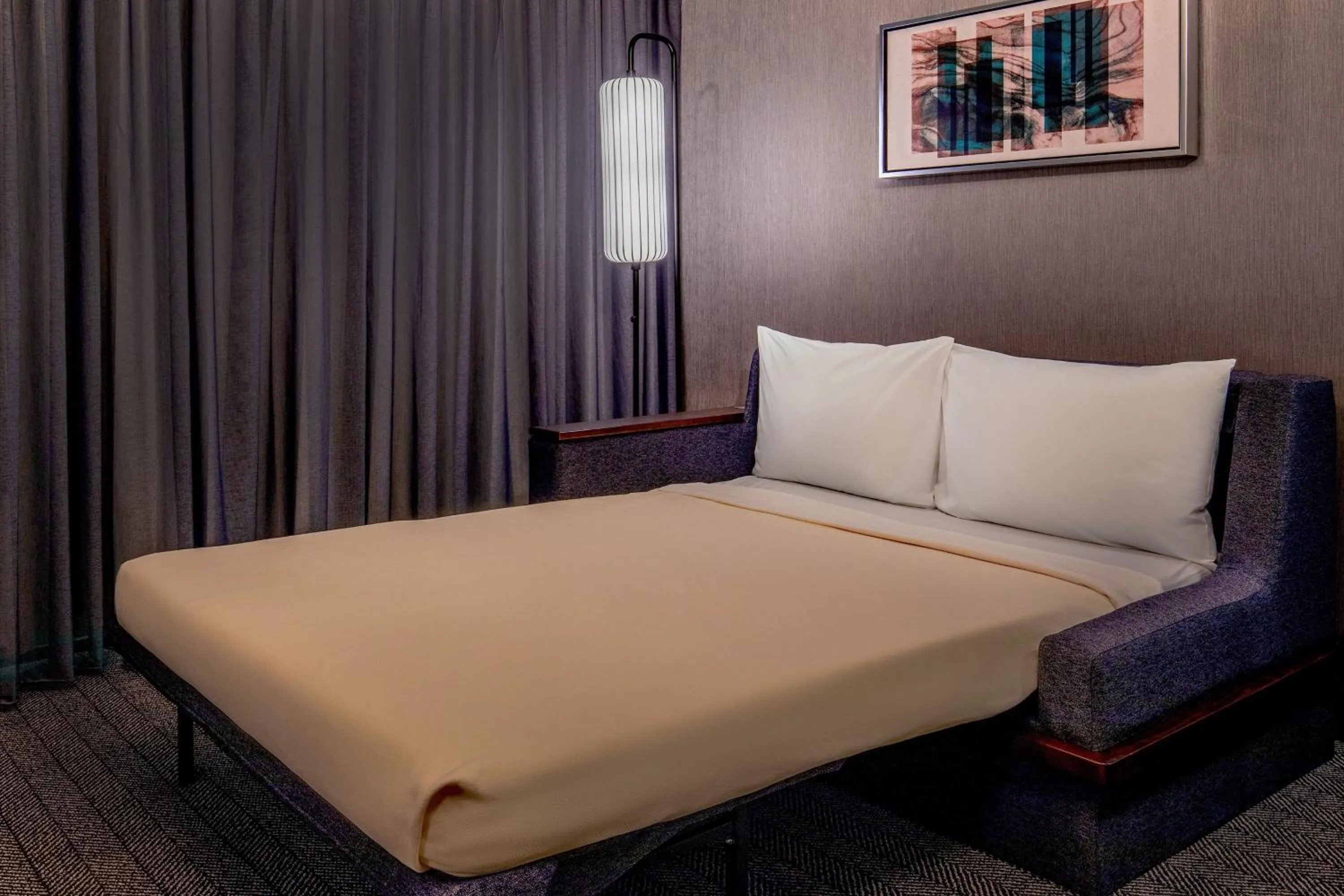 Photo of the whole room, Bed in Courtyard Boston Marlborough