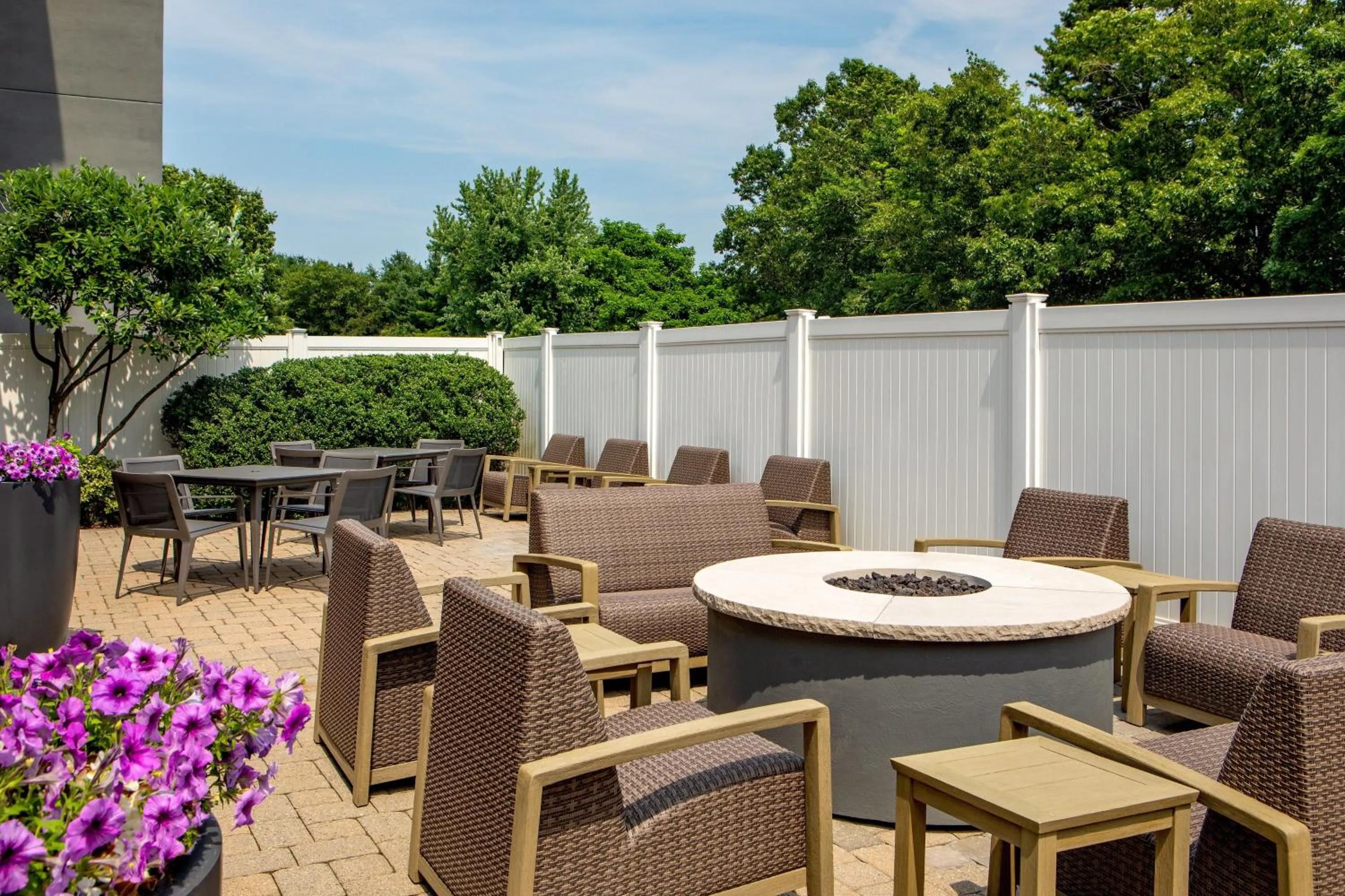 Lounge or bar in Courtyard Boston Marlborough