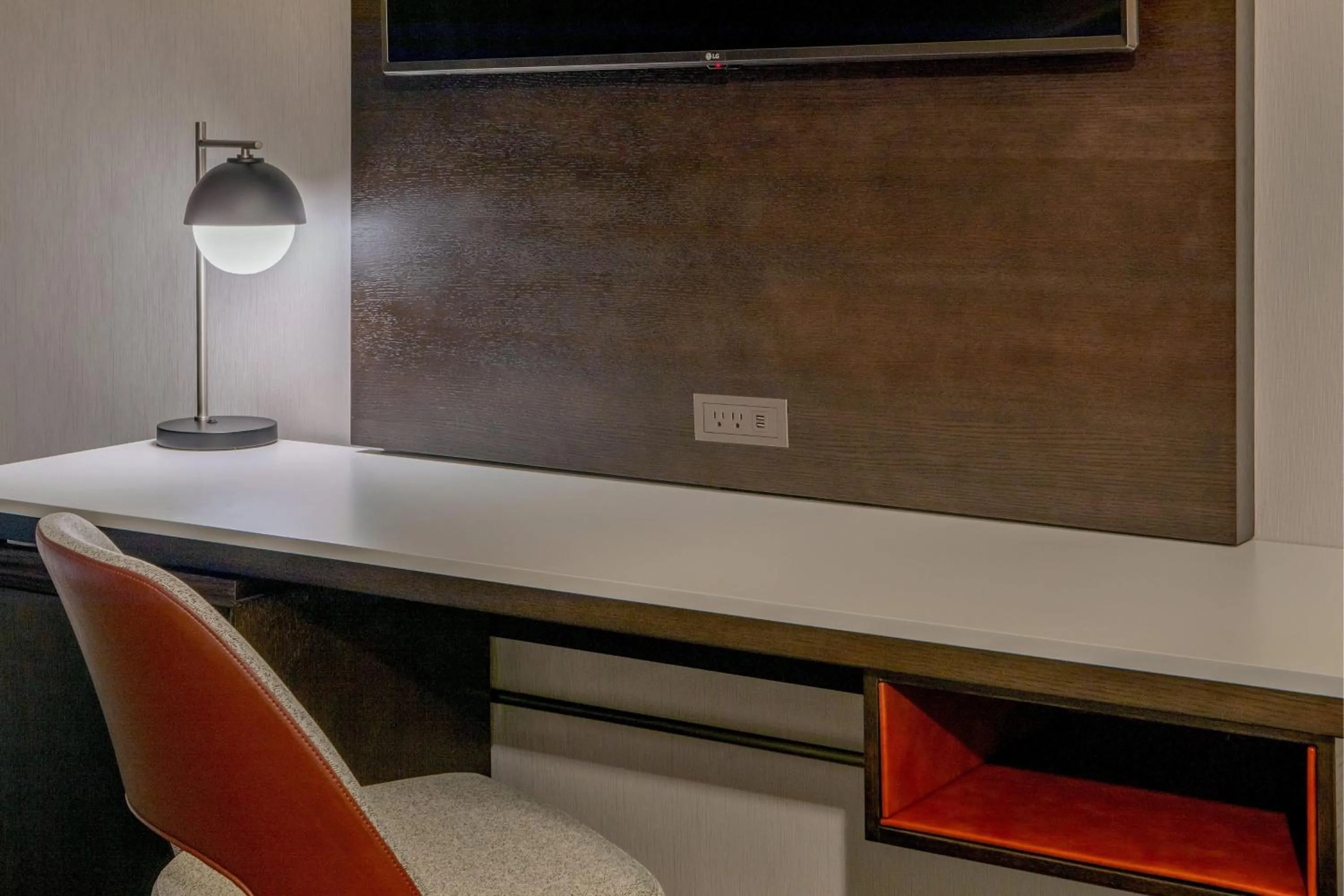 Photo of the whole room in Courtyard Boston Marlborough